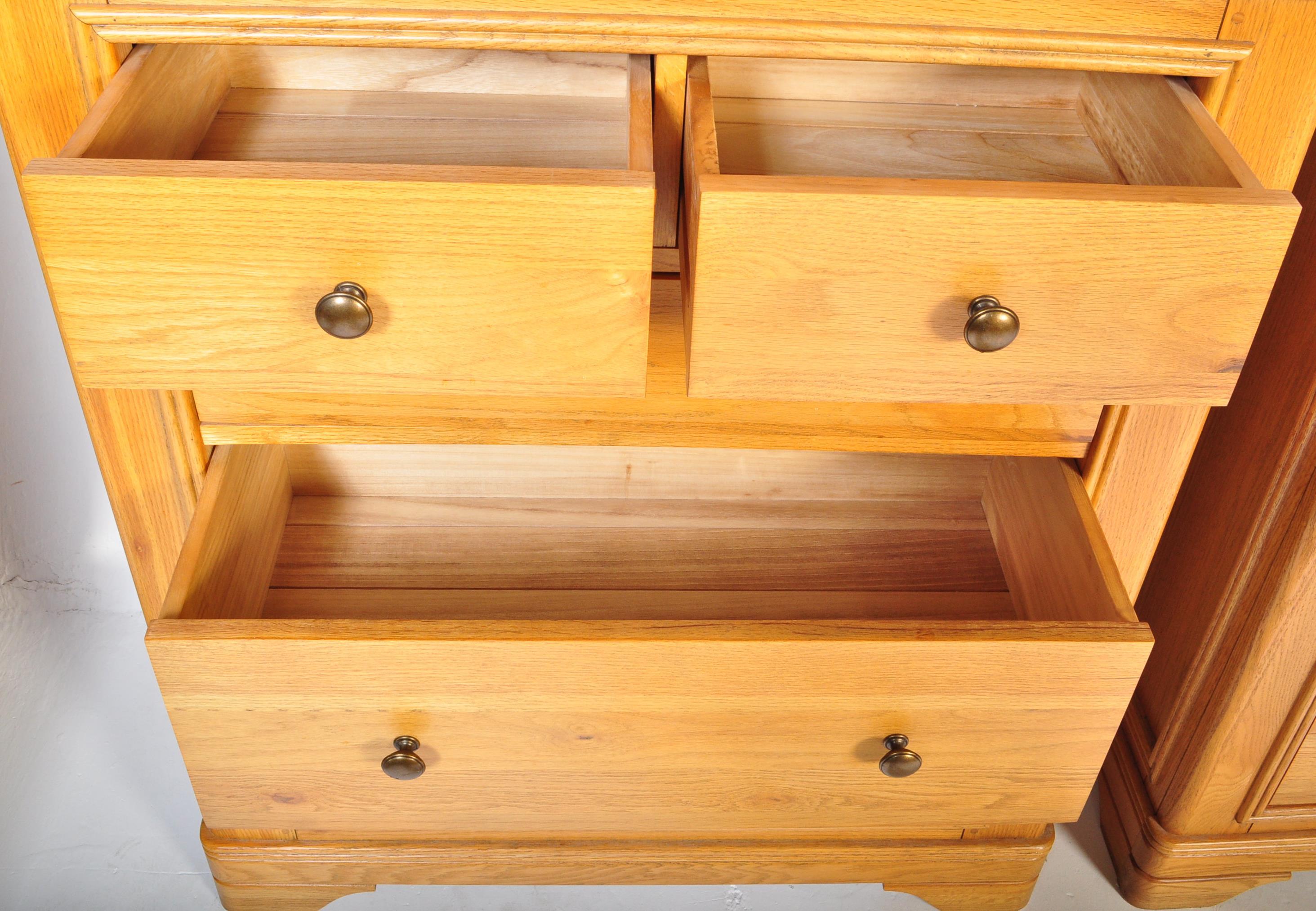 A PAIR OF OAK CONTEMPORARY CHEST OF DRAWERS - Image 4 of 5