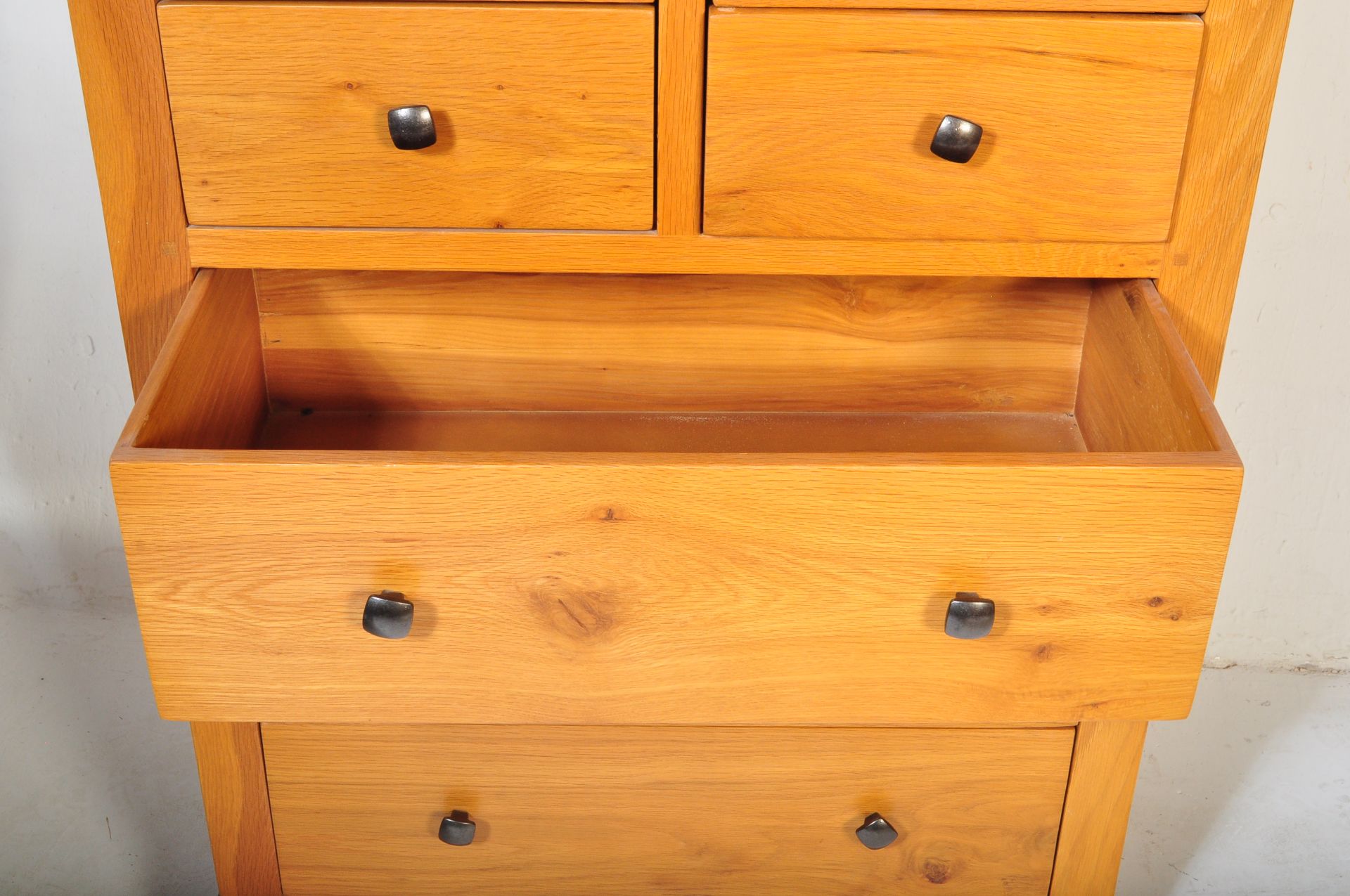 CONTEMPORARY OAK FURNITURE LAND CHEST OF DRAWERS - Image 5 of 5