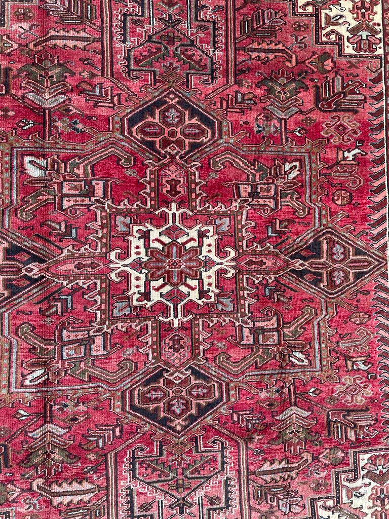 EARLY 20TH CENTURY NORTHWEST PERSIAN ISLAMIC HERIZ FLOOR RUG - Image 2 of 4