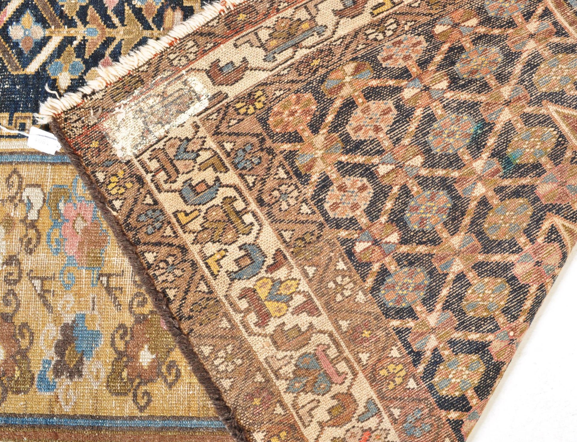 A late 19th century Persian Islamic Mazlagan / Maleyer floor carpet rug in green earthy tones with a - Bild 5 aus 5