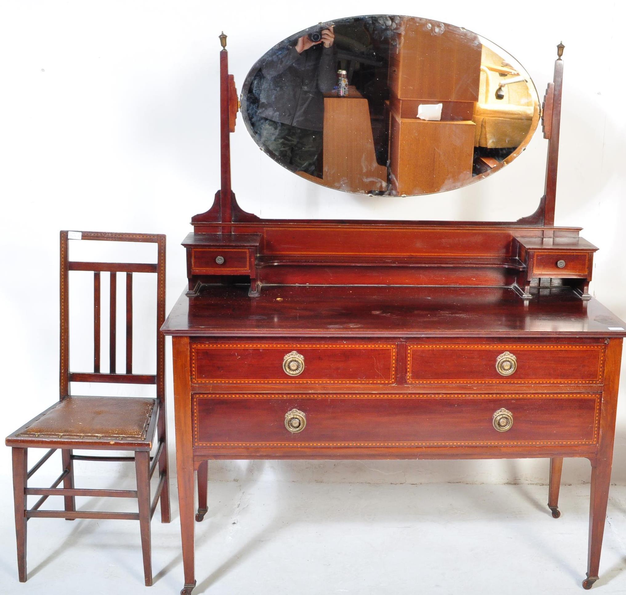EDWARDIAN MAHOGANY INLAID DRESSING TABLE CHEST & CHAIRS - Image 2 of 7