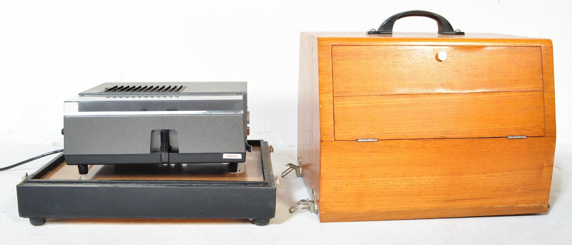 MID 20TH CENTURY HANIMEX AUTO PROJECTOR IN CASE