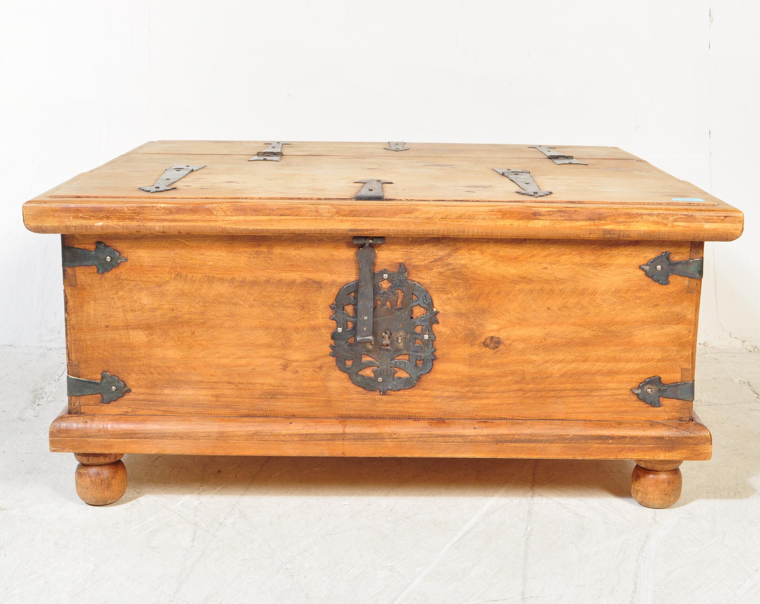 20TH CENTURY MEXICAN PINE PANDORA BOX STYLE COFFEE TABLE - Image 2 of 5