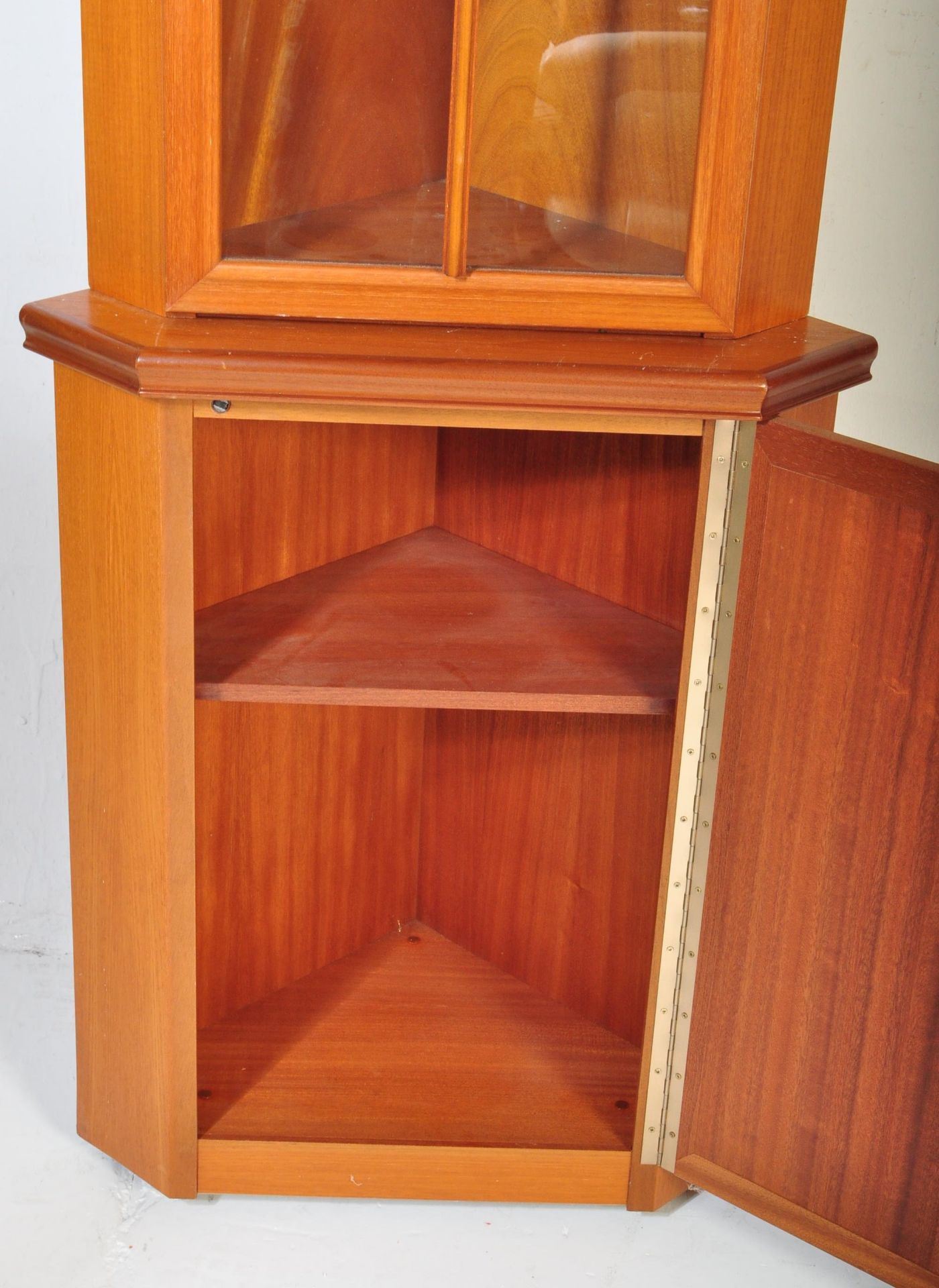 MID CENTURY TEAK UPRIGHT CORNER CABINET - Image 5 of 5