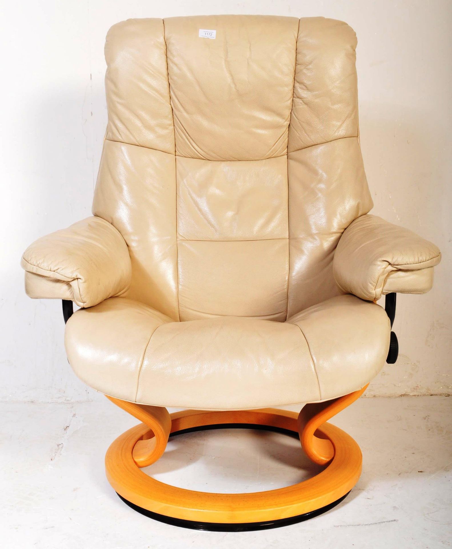 20TH CENTURY CREAM LEATHER STRESS LESS CHAIR - Image 3 of 6