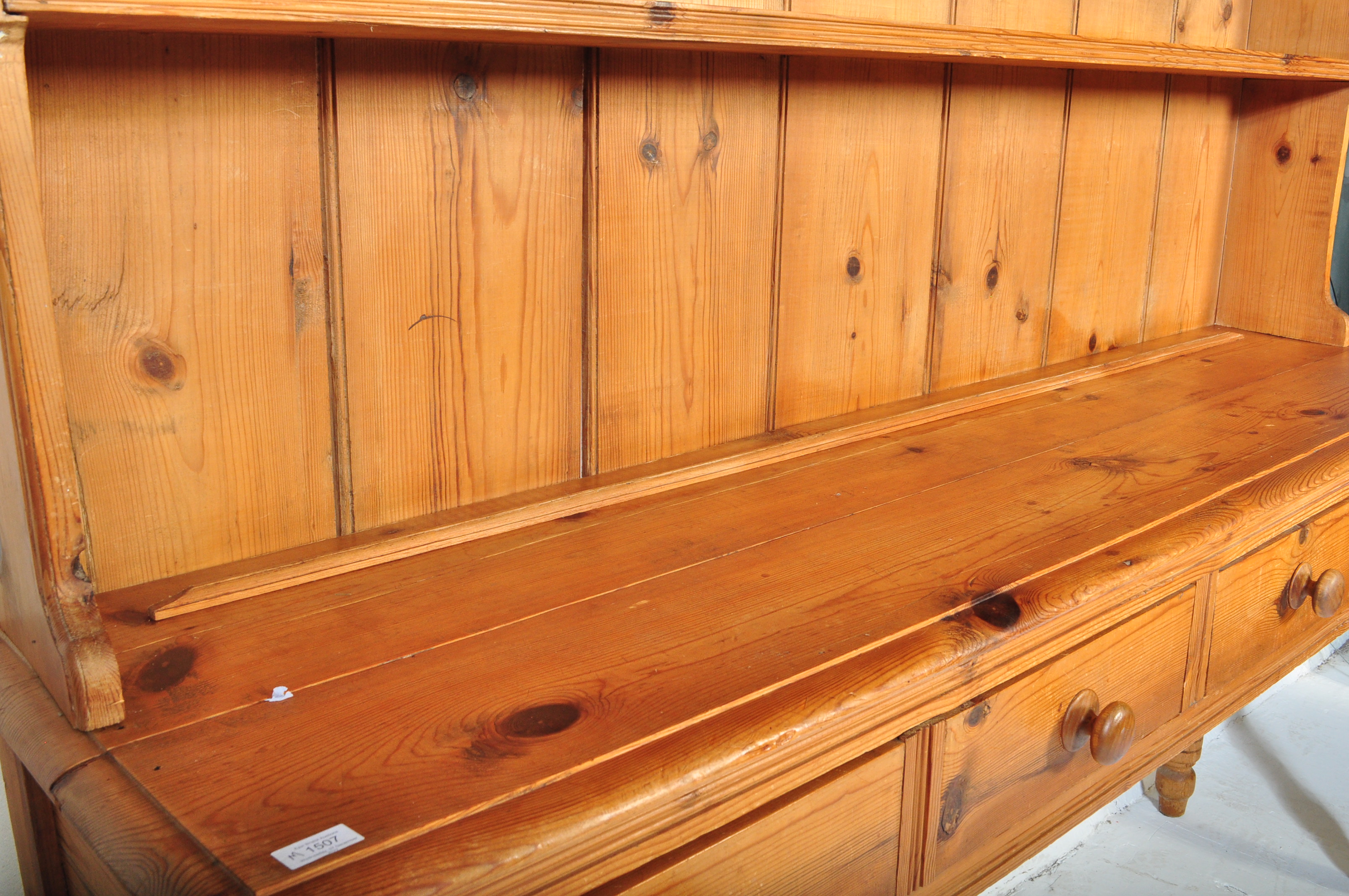 VICTORIAN 19TH CENTURY COUNTRY PINE WELSH DRESSER - Image 3 of 5