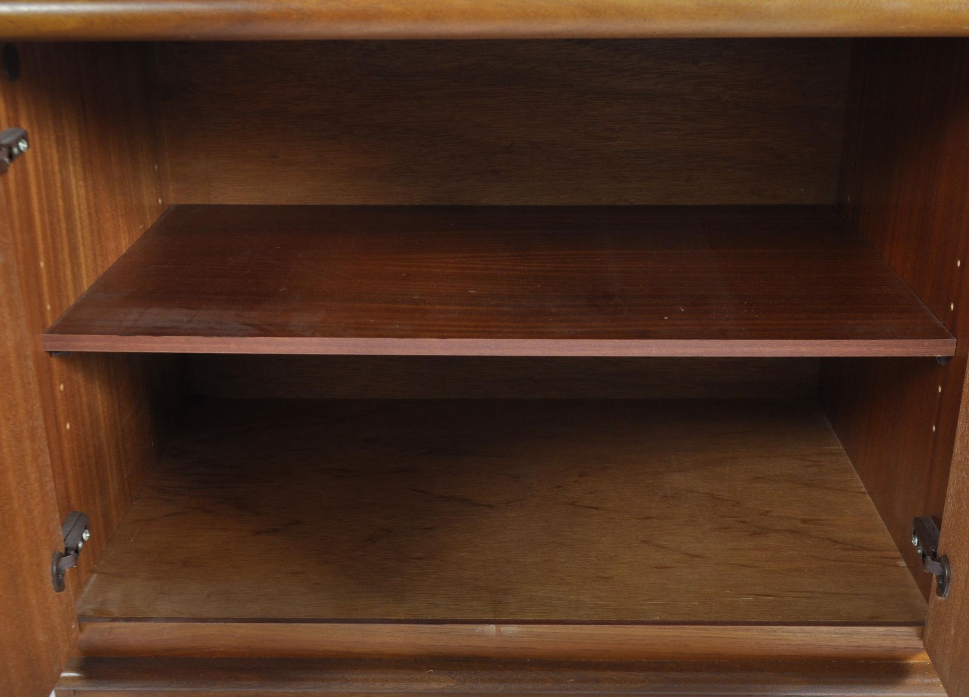 MEREDEW - BRITISH FURNITURE - TEAK HIGHBOARD UNIT - Image 4 of 5