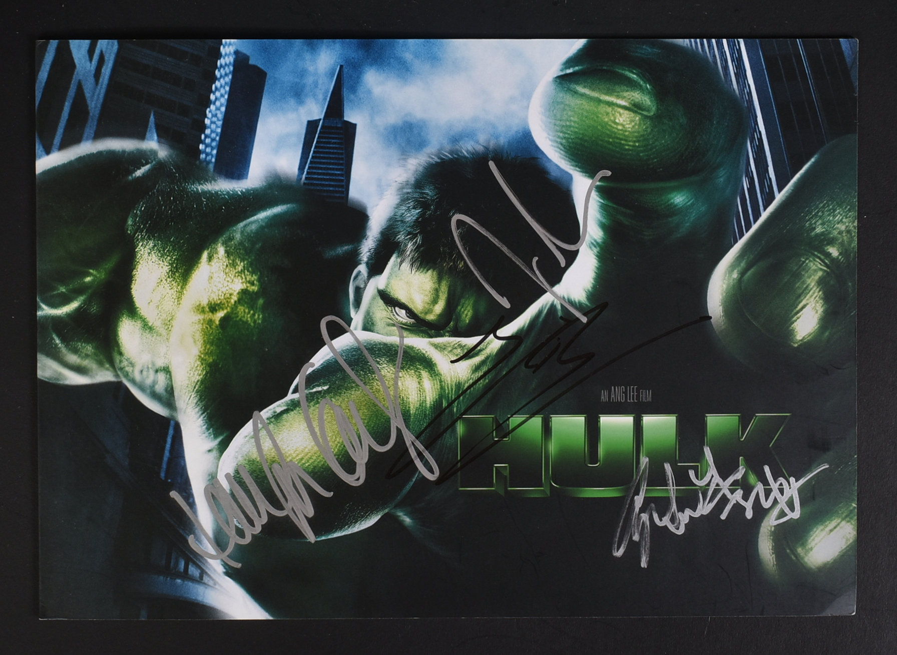 HULK (2003) - OFFICIAL PROMOTIONAL BROCHURE AUTOGRAPHED - Image 2 of 5