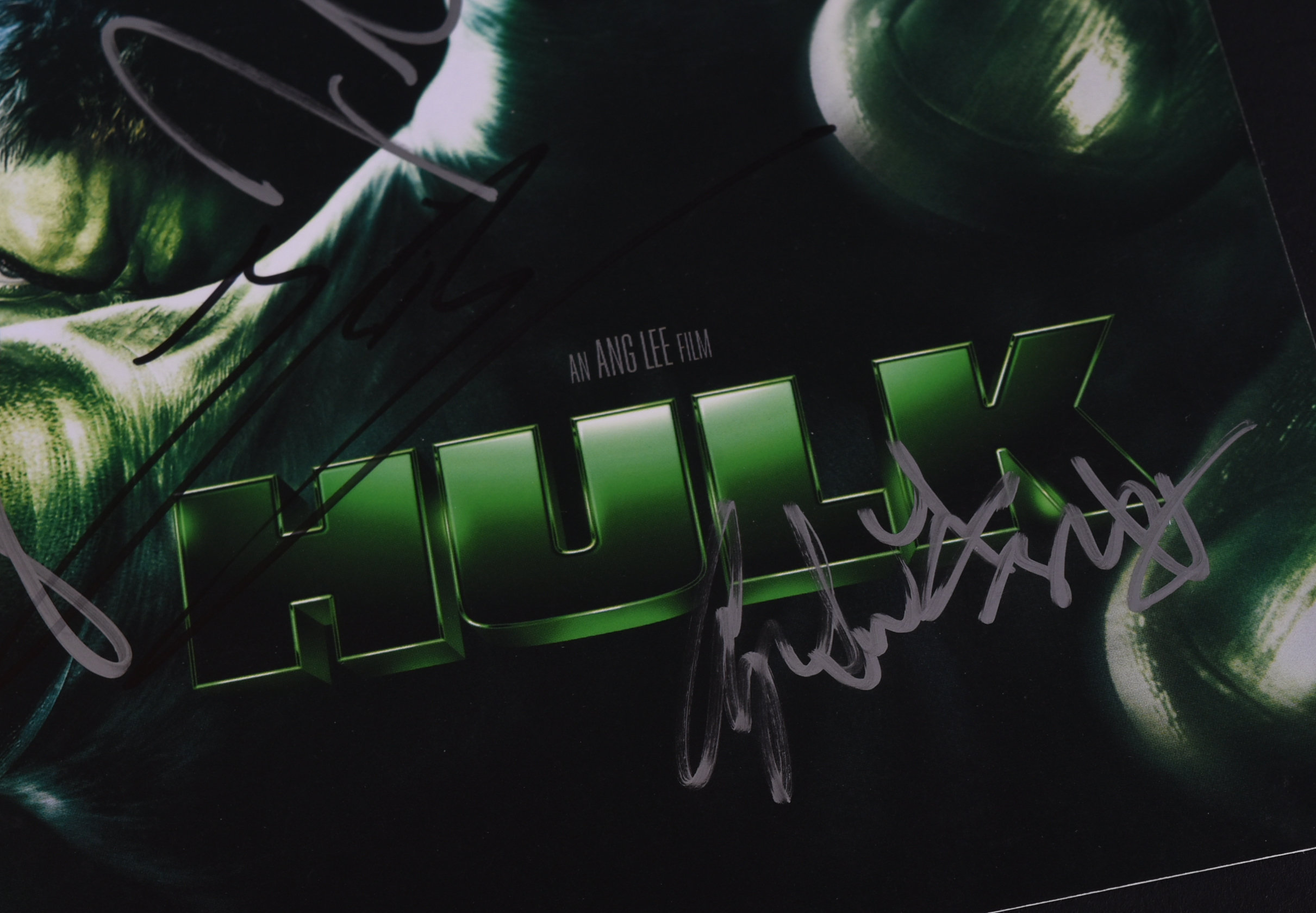 HULK (2003) - OFFICIAL PROMOTIONAL BROCHURE AUTOGRAPHED - Image 4 of 5