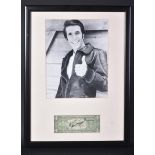 HENRY WINKLER - HAPPY DAYS - THE FONZ - AUTOGRAPH DISPLAY