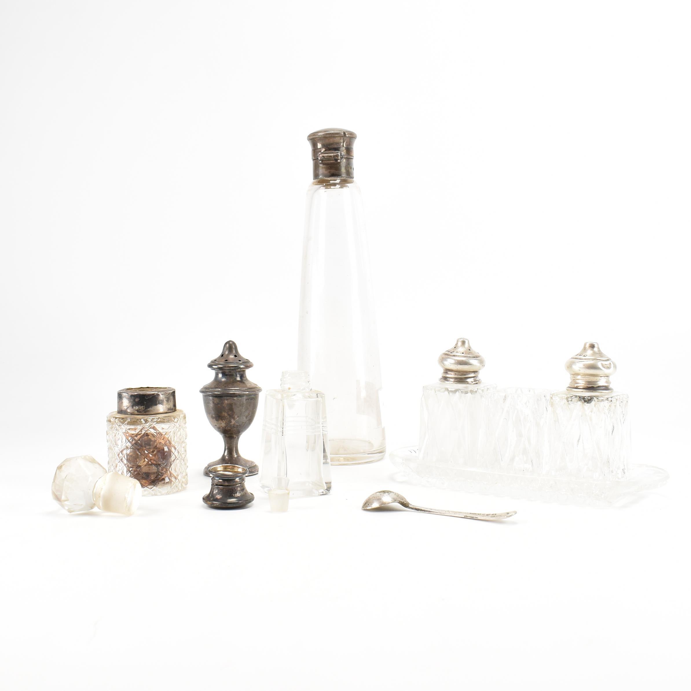 A COLLECTION OF SILVER & GLASS HALLMARKED CONDIMENT POTS SHAKERS & TRAYS - Image 2 of 8