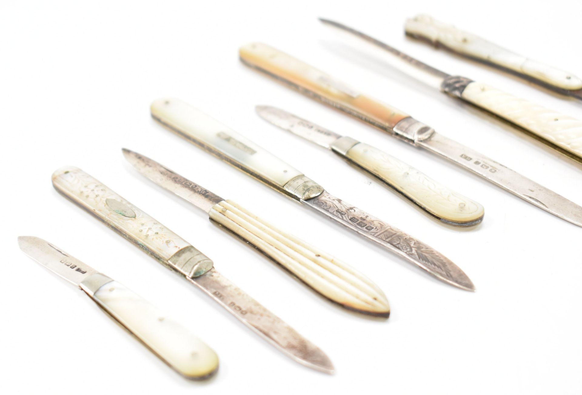 GROUP OF HALLMARKED SILVER MOTHER OF PEARL FRUIT KNIVES - Image 6 of 20