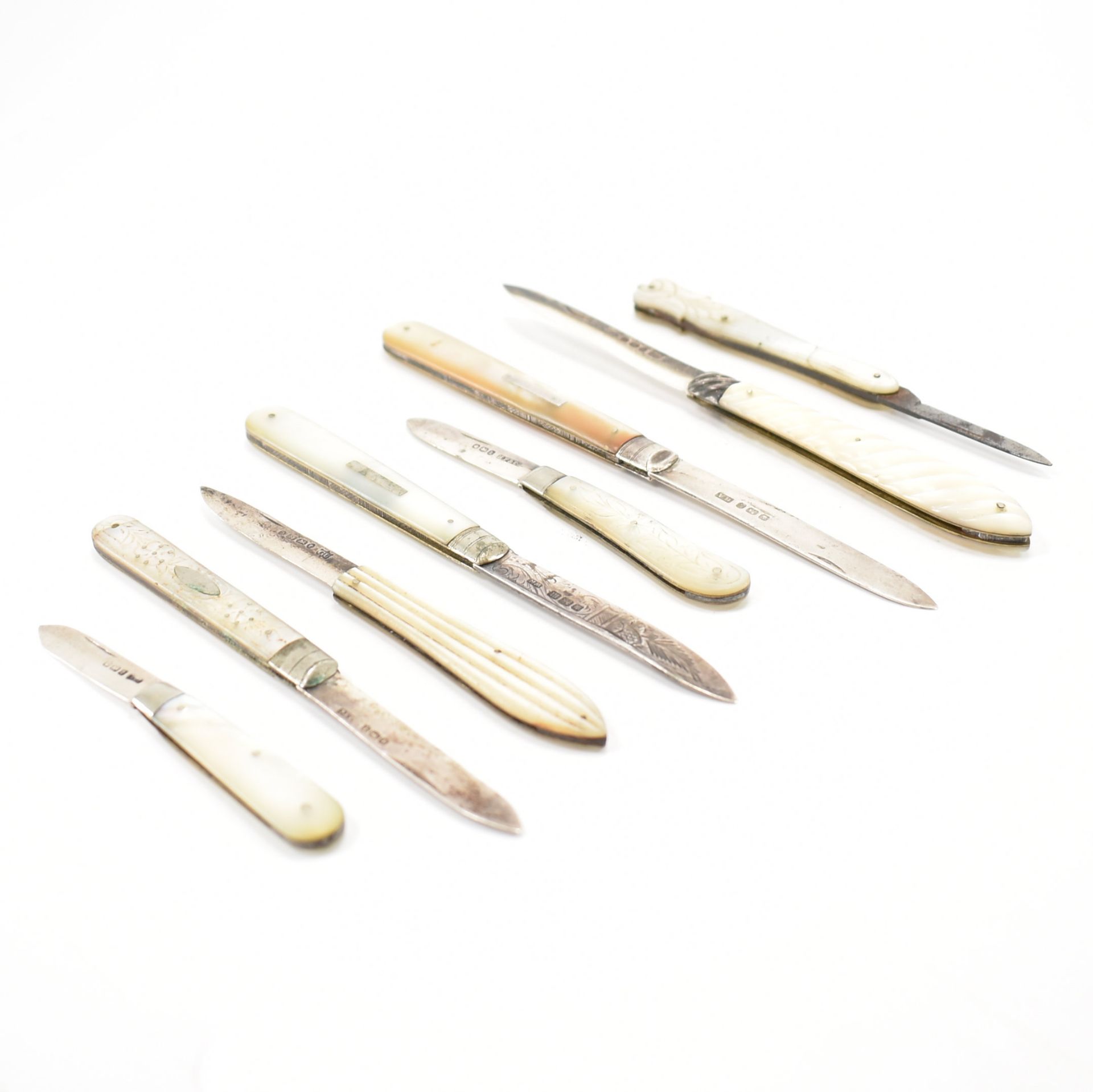 GROUP OF HALLMARKED SILVER MOTHER OF PEARL FRUIT KNIVES - Image 2 of 20