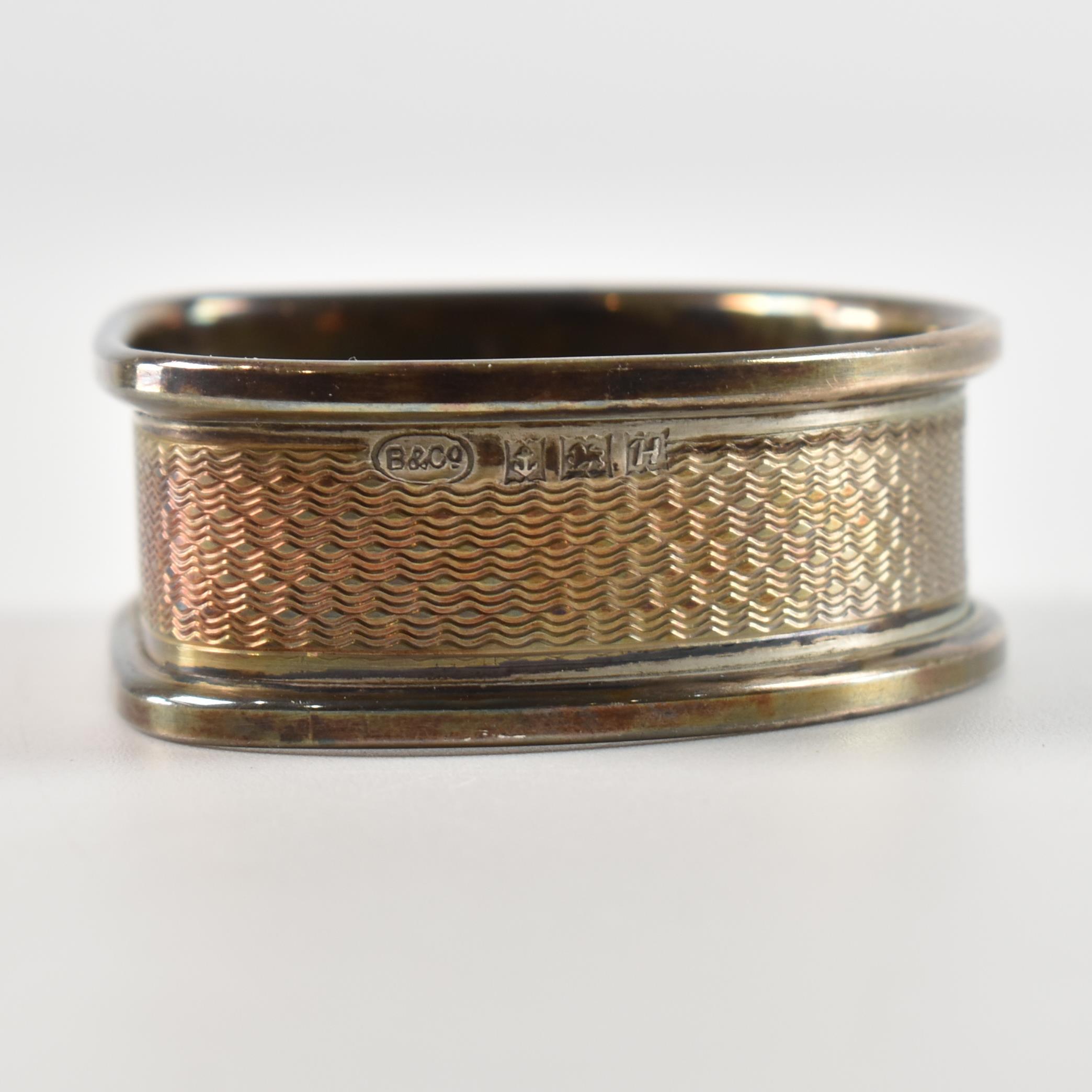 SIX 20TH CENTURY HALLMARKED SILVER NAPKIN RINGS OF VARIOUS SHAPES - Image 8 of 8