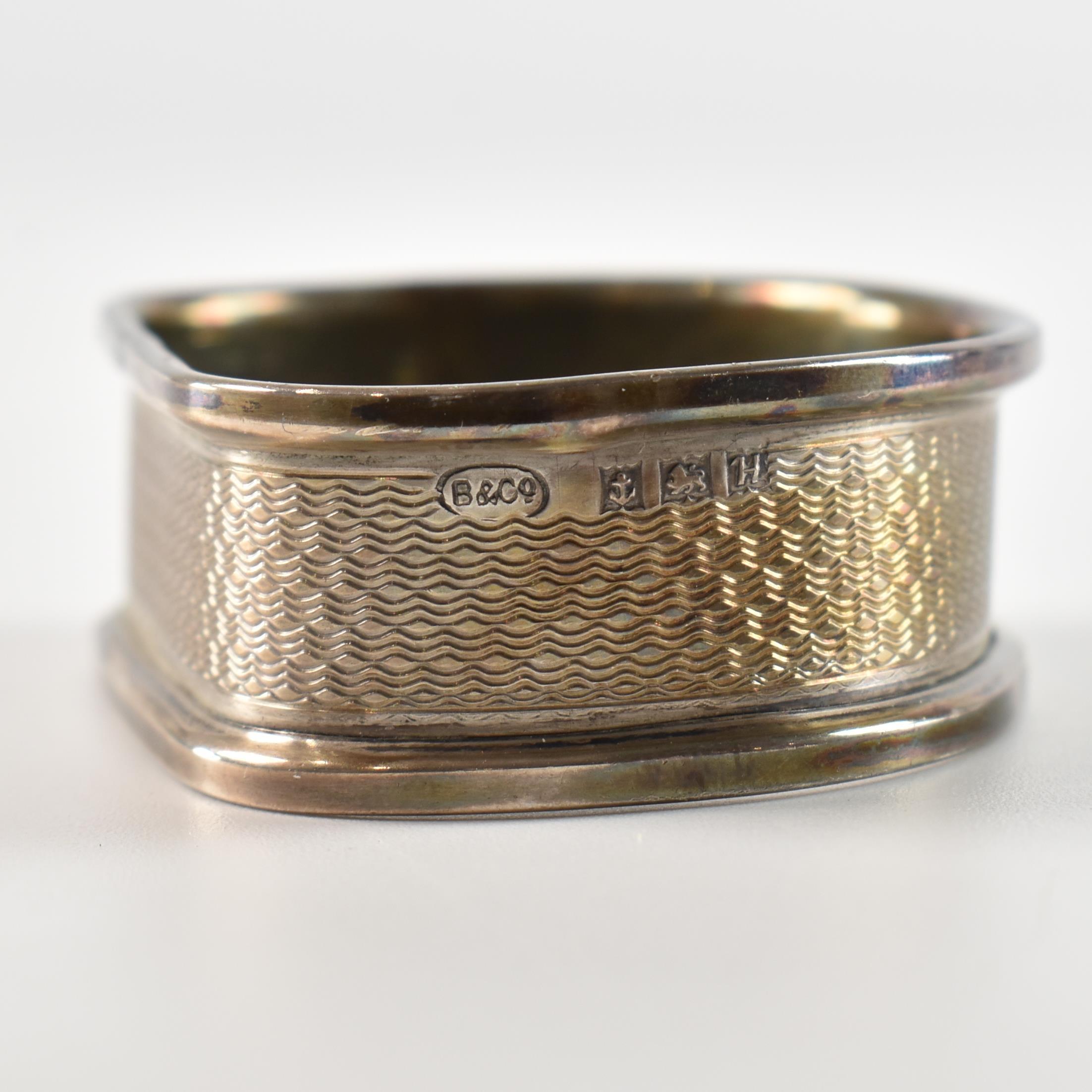 SIX 20TH CENTURY HALLMARKED SILVER NAPKIN RINGS OF VARIOUS SHAPES - Image 6 of 8
