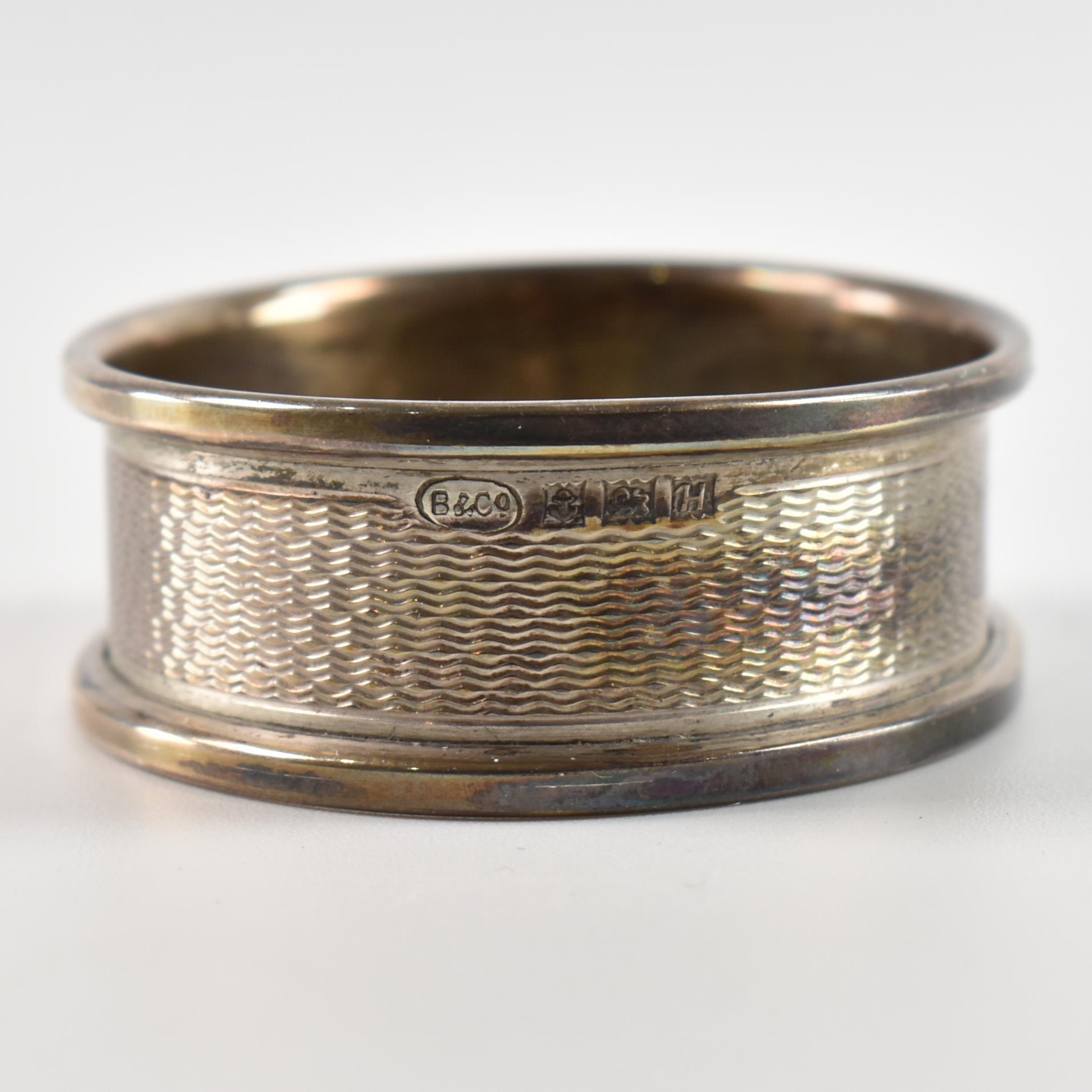 SIX 20TH CENTURY HALLMARKED SILVER NAPKIN RINGS OF VARIOUS SHAPES - Image 4 of 8