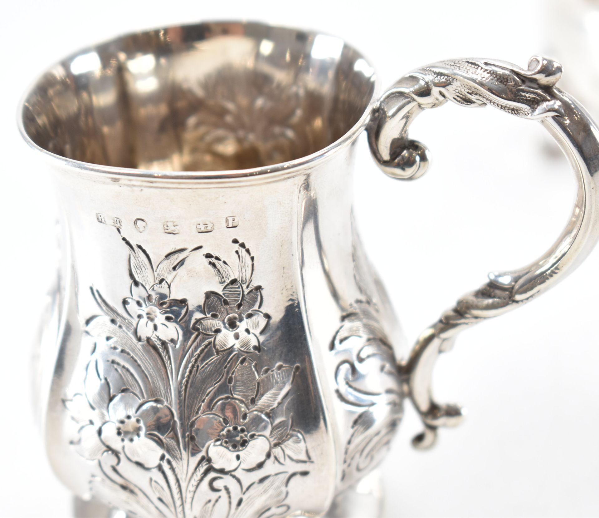 COLLECTION OF HALLMARKED ANTIQUE & LATER SILVER ITEMS - Image 9 of 12