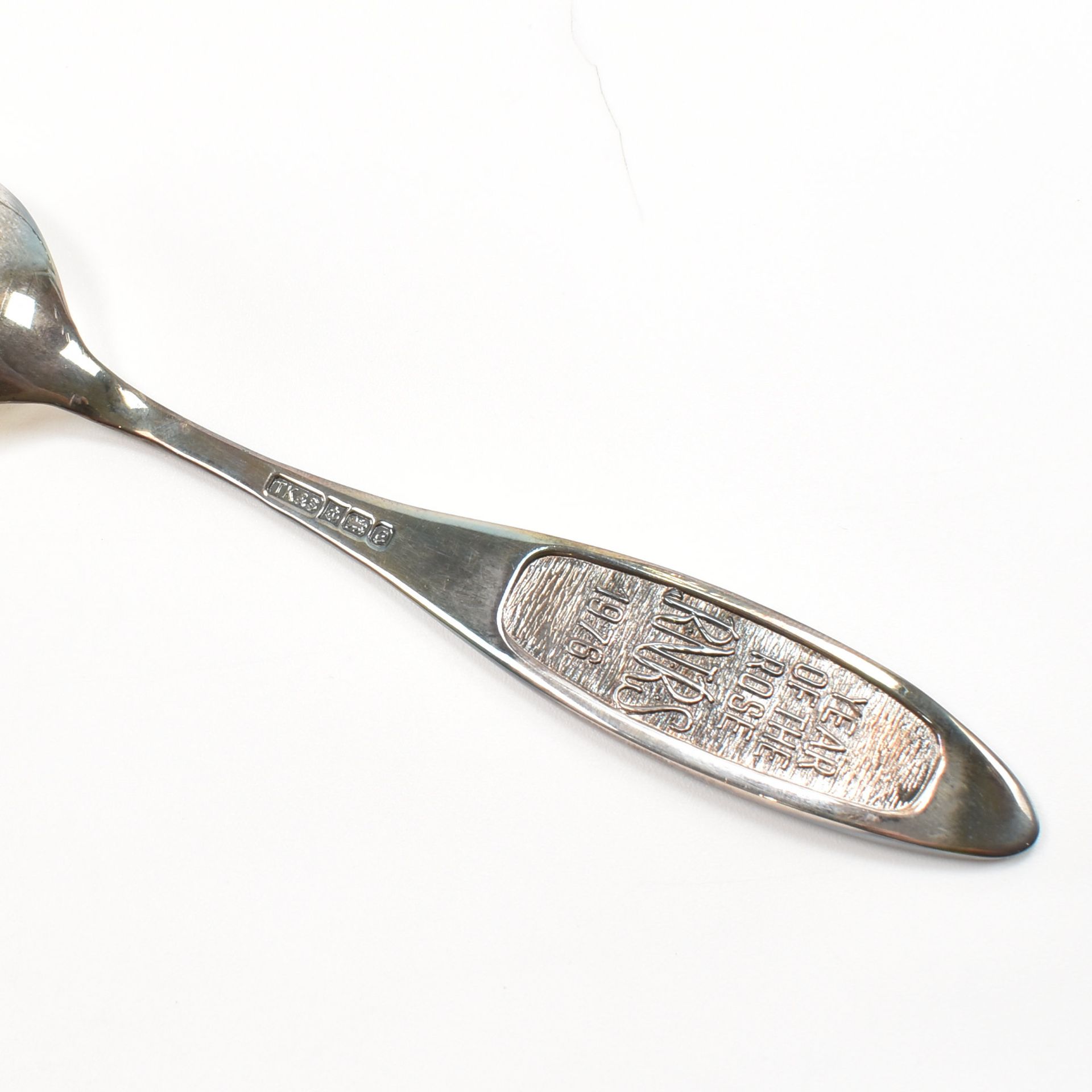 HALLMARKED 'YEAR OF THE ROSE' ENAMEL DECORATED TEASPOONS - Image 5 of 5