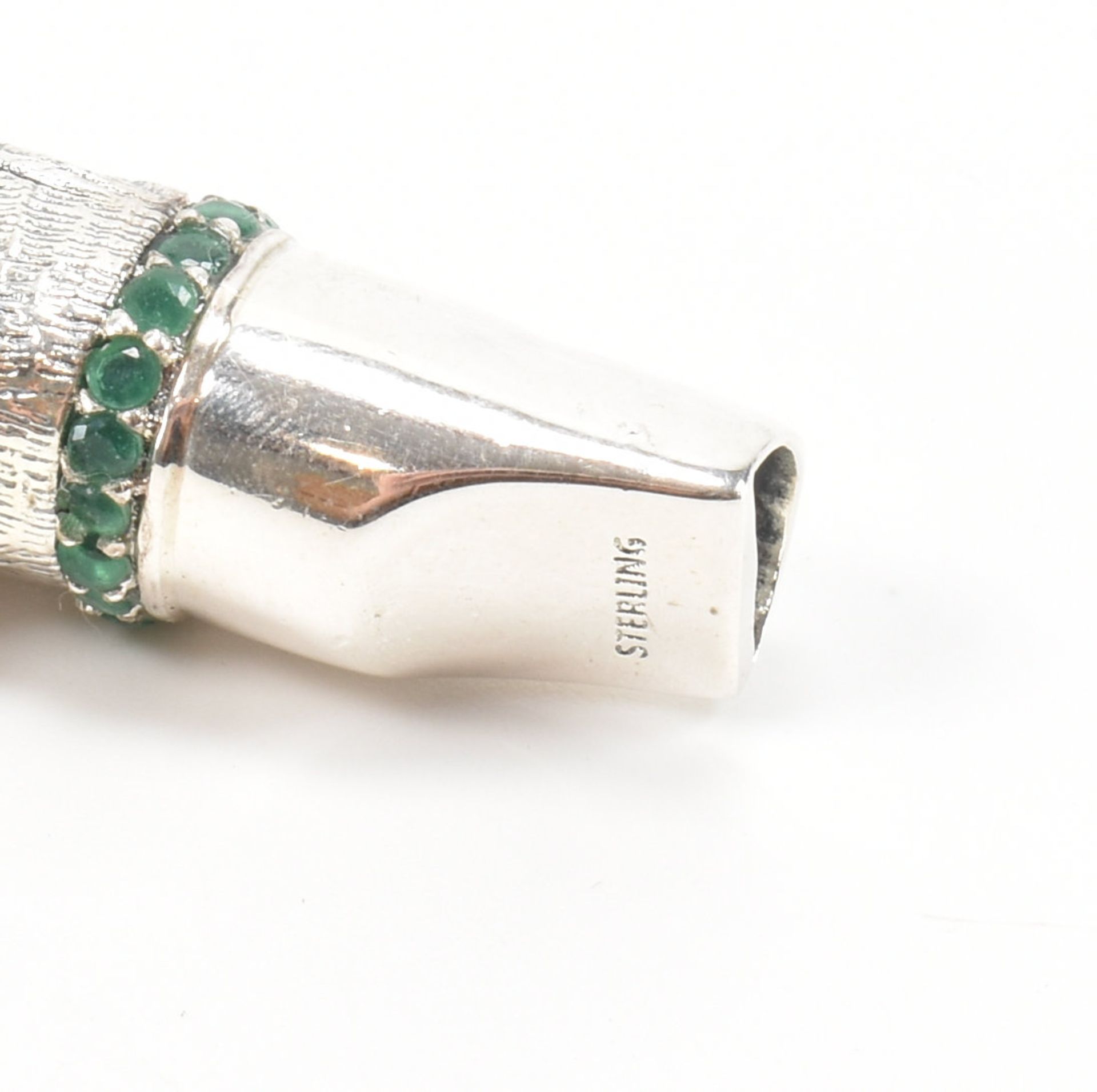 STERLING SILVER HORSES HEAD WHISTLE WITH GREEN STONE DETAILING - Image 2 of 3