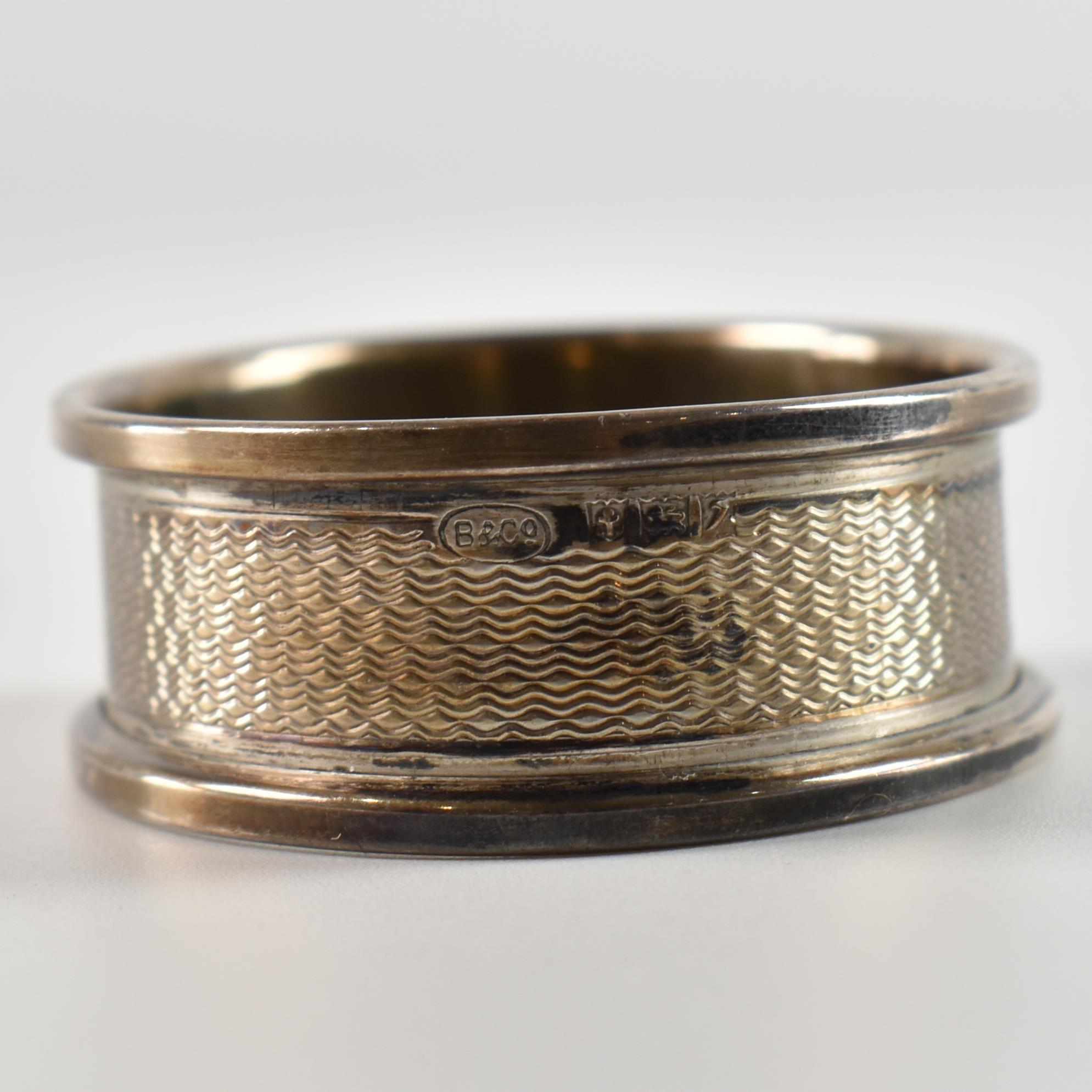 SIX 20TH CENTURY HALLMARKED SILVER NAPKIN RINGS OF VARIOUS SHAPES - Image 5 of 8