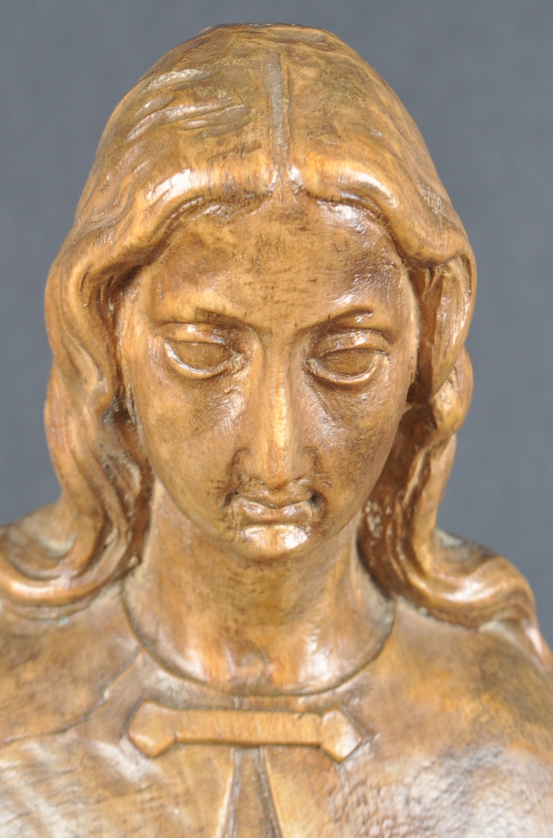 LARGE WALNUT CARVING OF THE VIRGIN MARY - Image 2 of 7