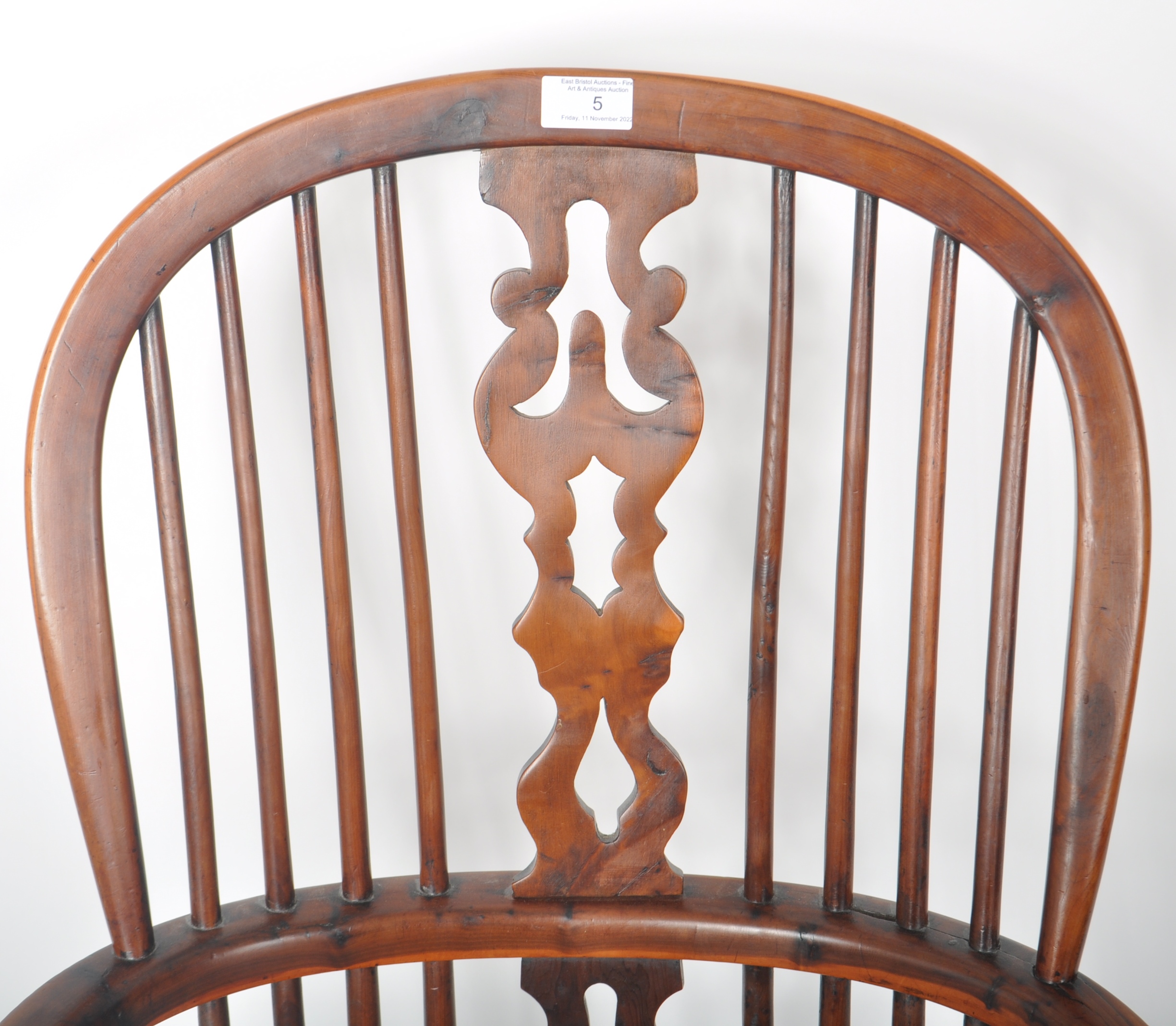 GEORGE III YEW & ELM CRINOLINE STRETCHER WINDSOR CHAIR - Image 3 of 7