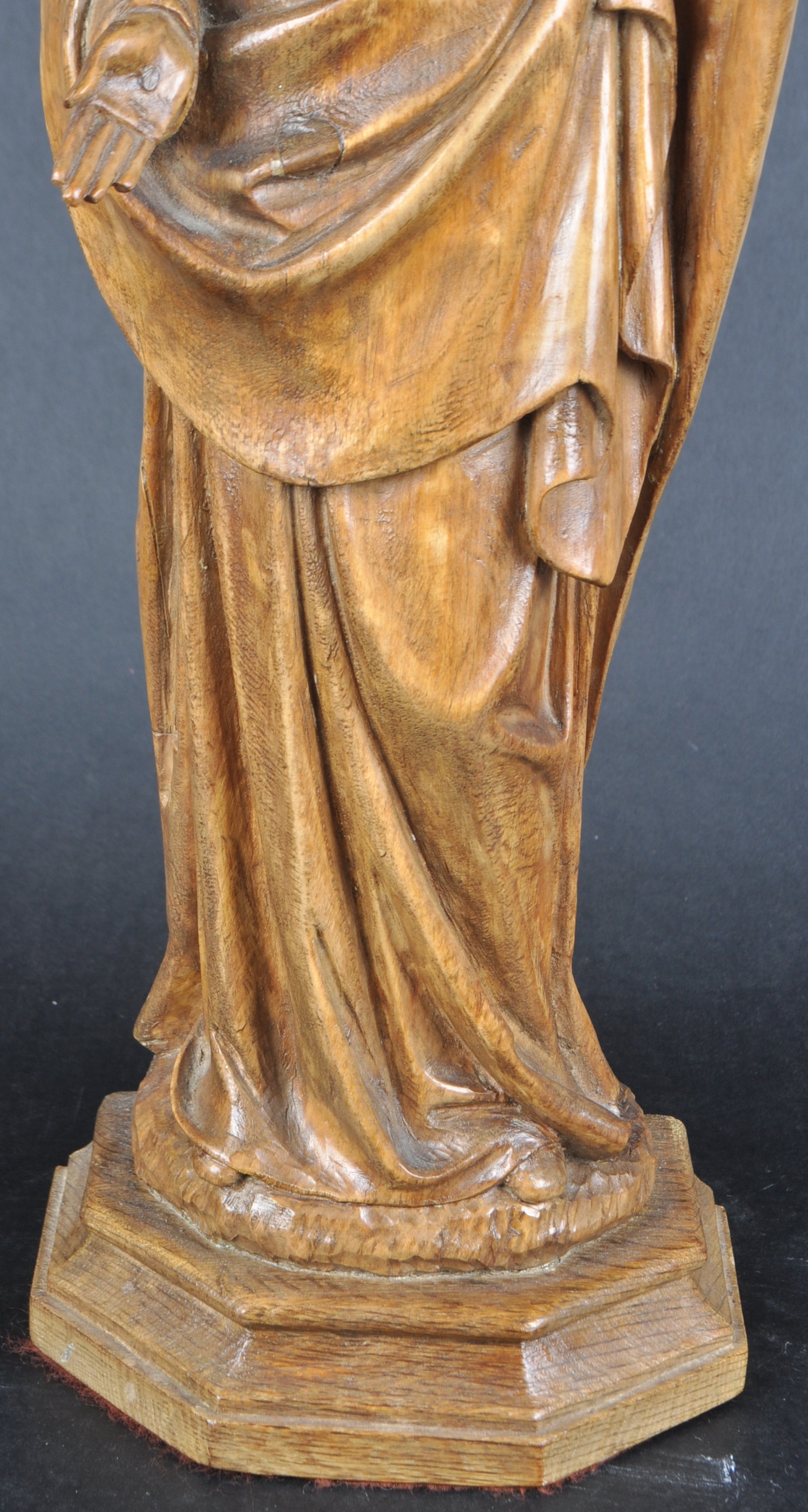LARGE WALNUT CARVING OF THE VIRGIN MARY - Image 4 of 7