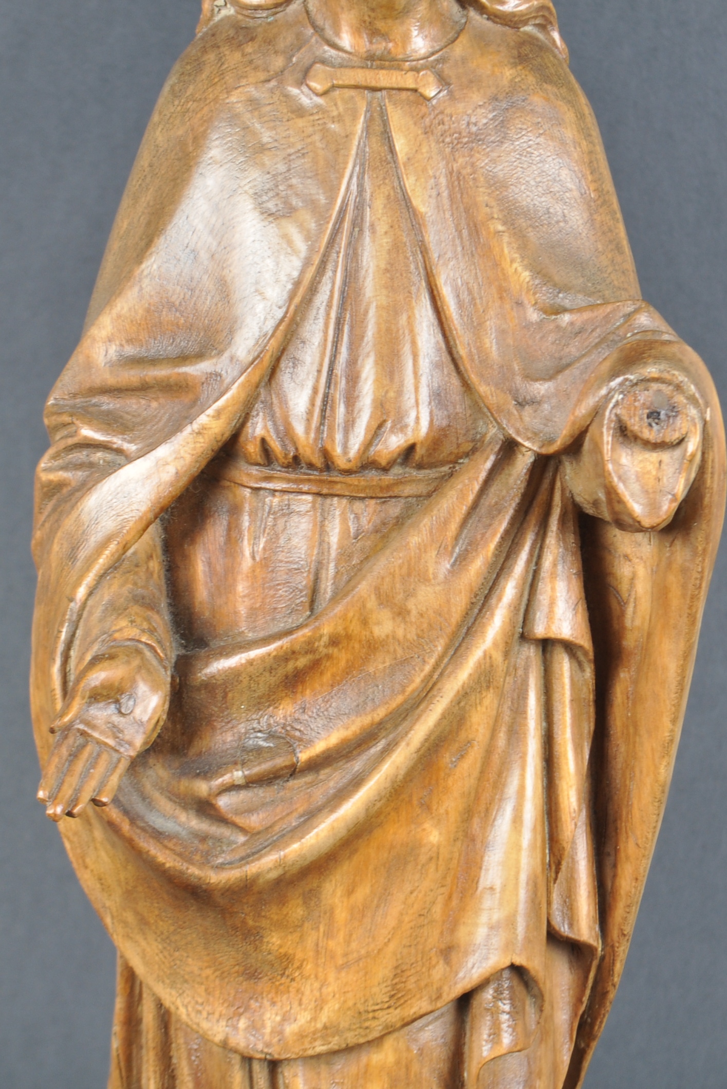 LARGE WALNUT CARVING OF THE VIRGIN MARY - Image 3 of 7