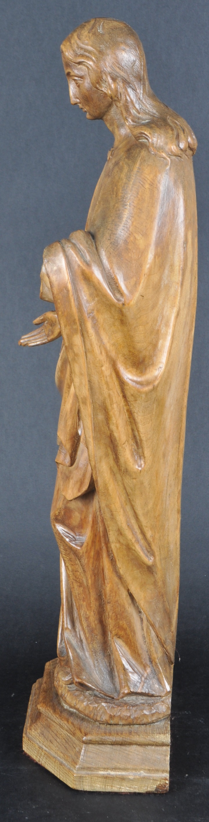 LARGE WALNUT CARVING OF THE VIRGIN MARY - Image 5 of 7