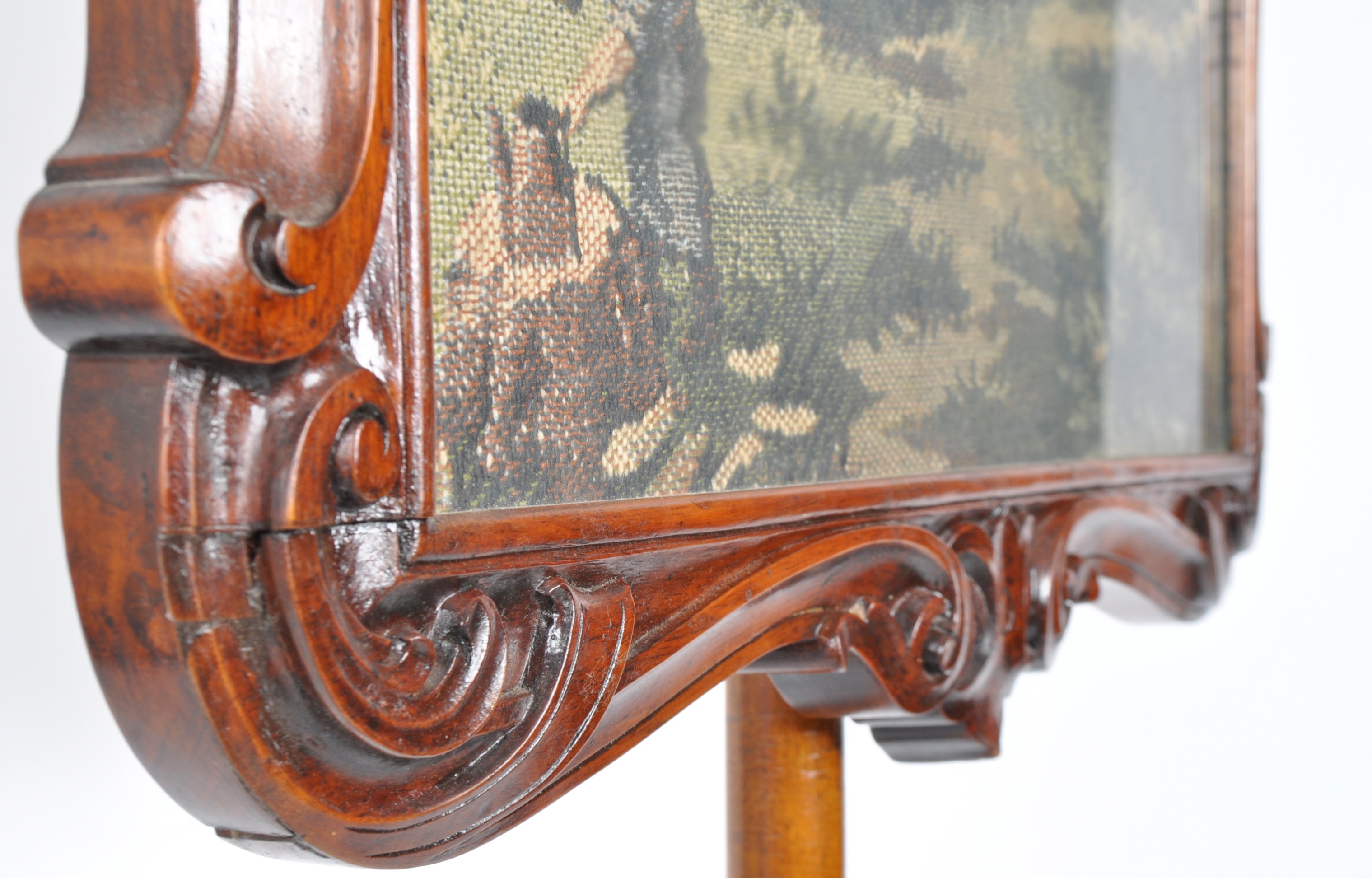 19TH CENTURY VICTORIAN MAHOGANY FIRESIDE POLE SCREEN - Image 4 of 5