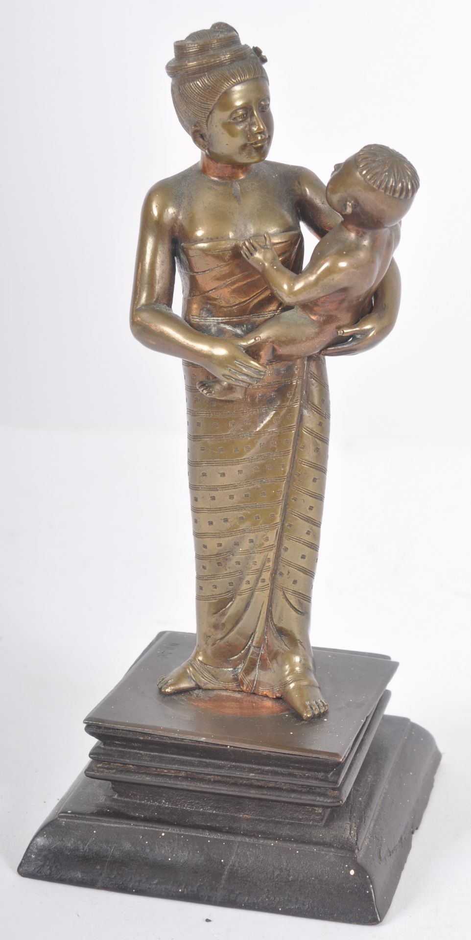 PAIR OF BURMESE BRONZE FIGURINES BY MAUNG HPO HLA - Image 12 of 13