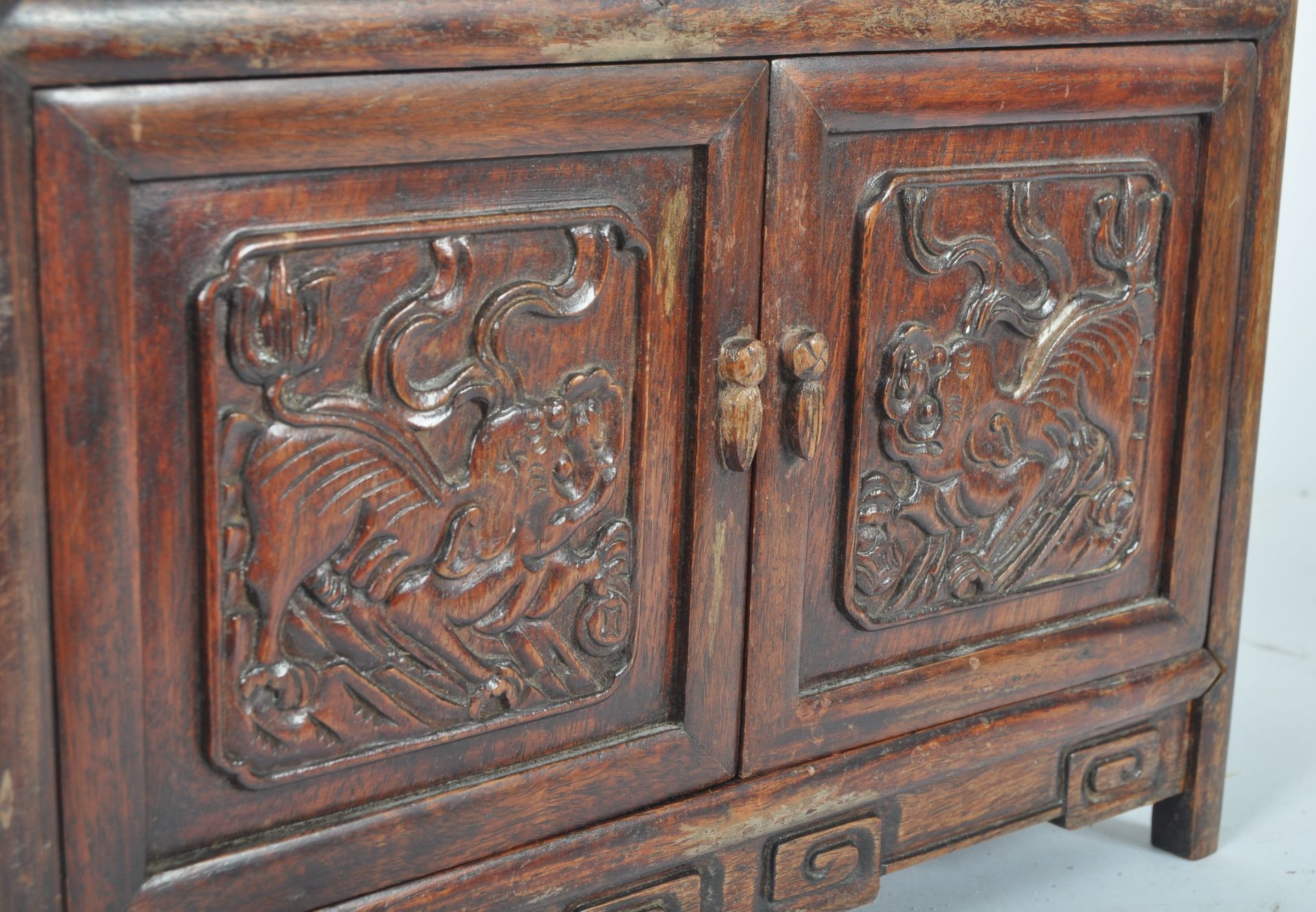 19TH CENTURY CHINESE CARVED MINIATURE CABINET - Image 2 of 5