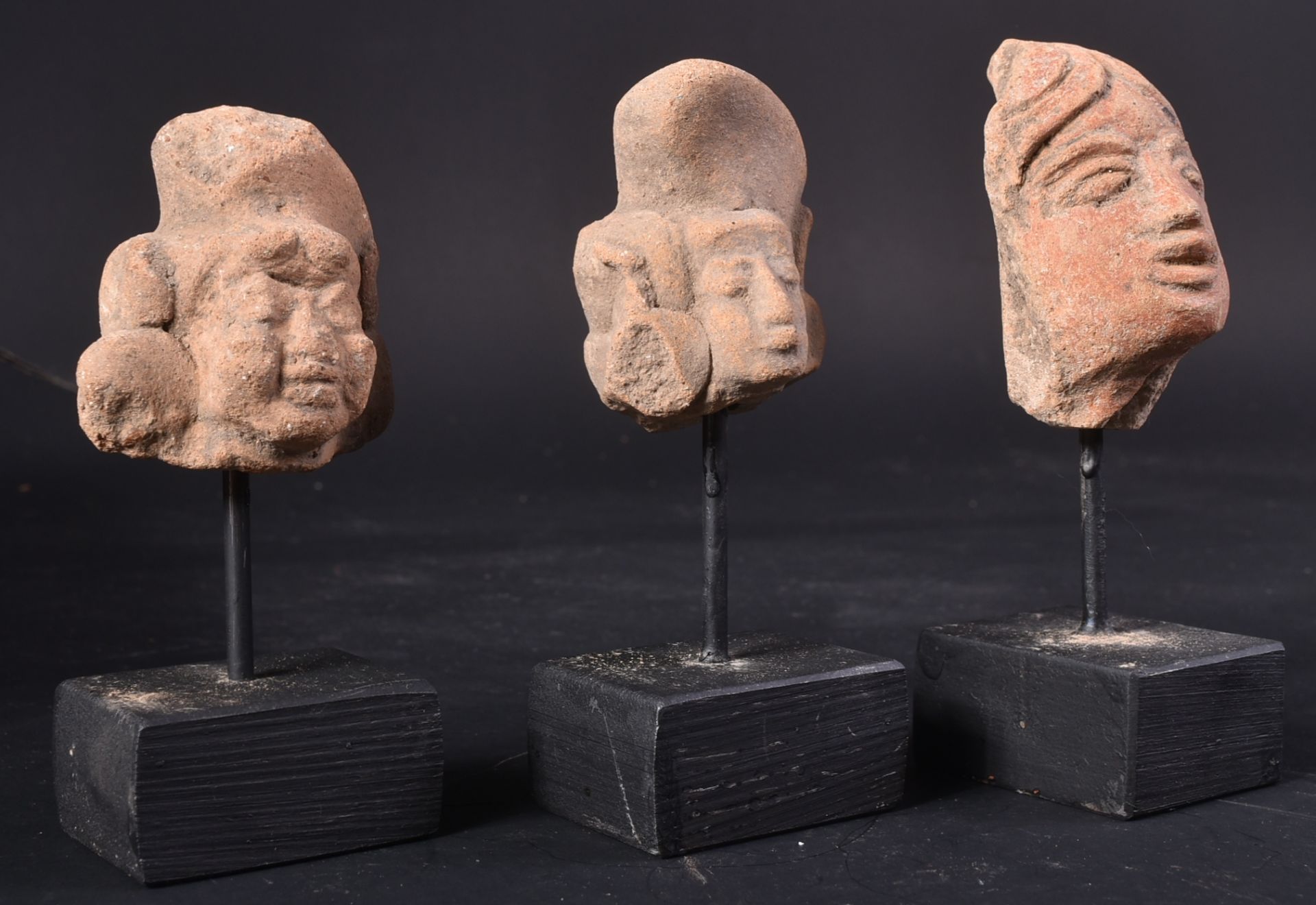 THREE 14TH CENTURY JAVASENE EARLY POTTERY HEADS - Image 2 of 5