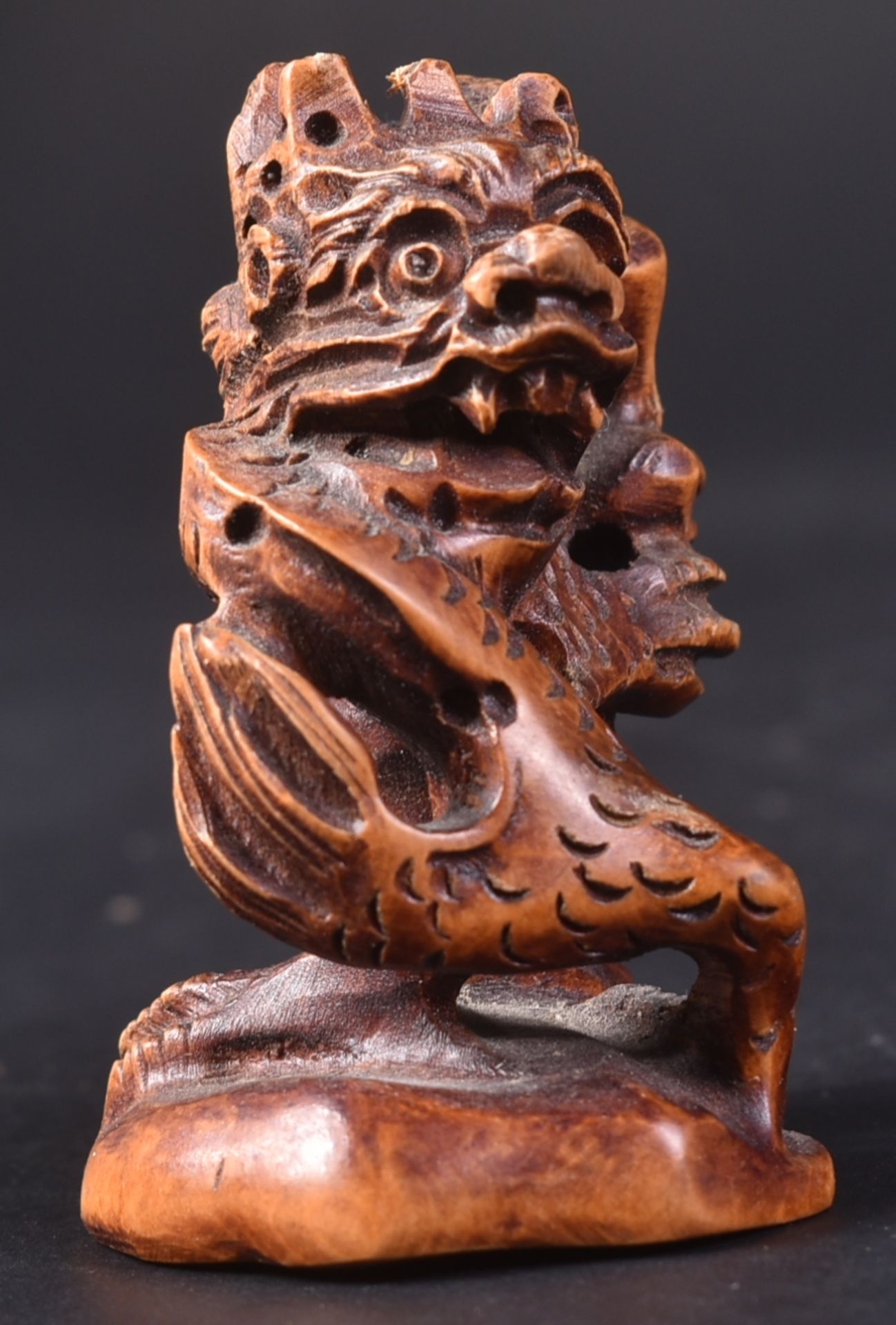 TWO JAPANESE HAND CARVED DRAGON NETSUKES - Bild 4 aus 9