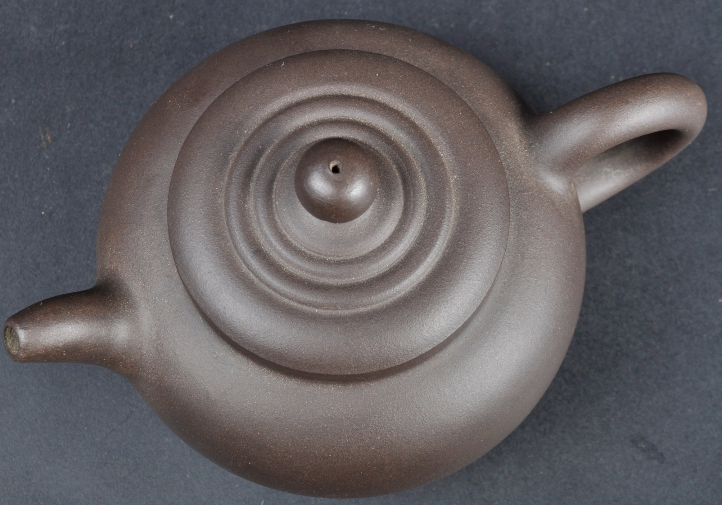 EARLY 20TH CENTURY CHINESE YIXING TEAPOT - Image 3 of 6