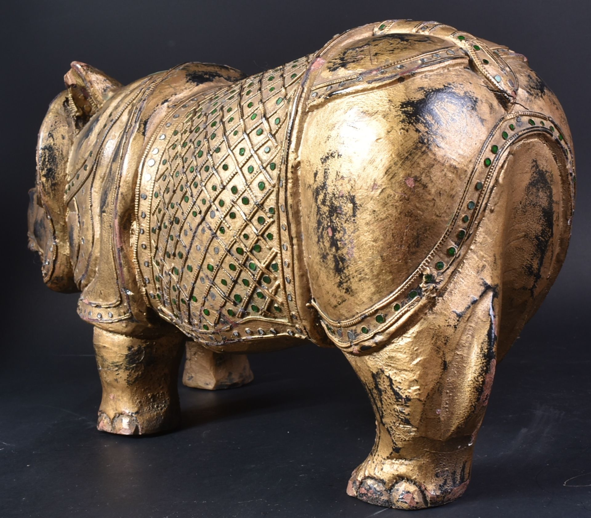 20TH CENTURY BURMESE CARVED RHINO SET WITH CABOCHONS - Bild 7 aus 7