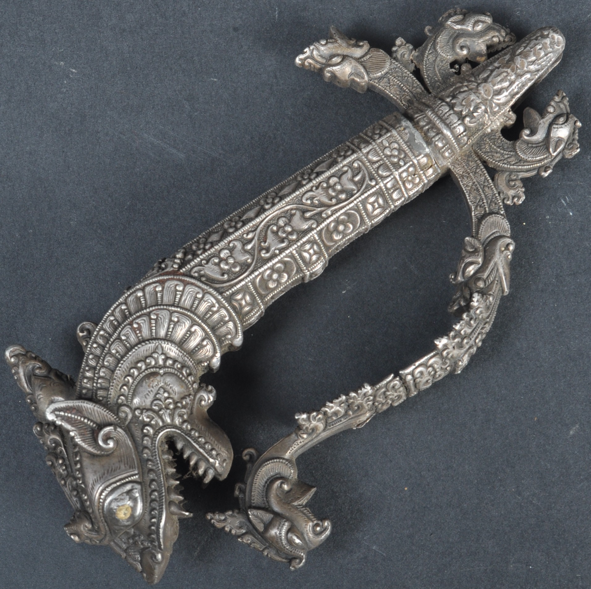 18TH CENTURY SINHALESE KASTANE SWORD HILT