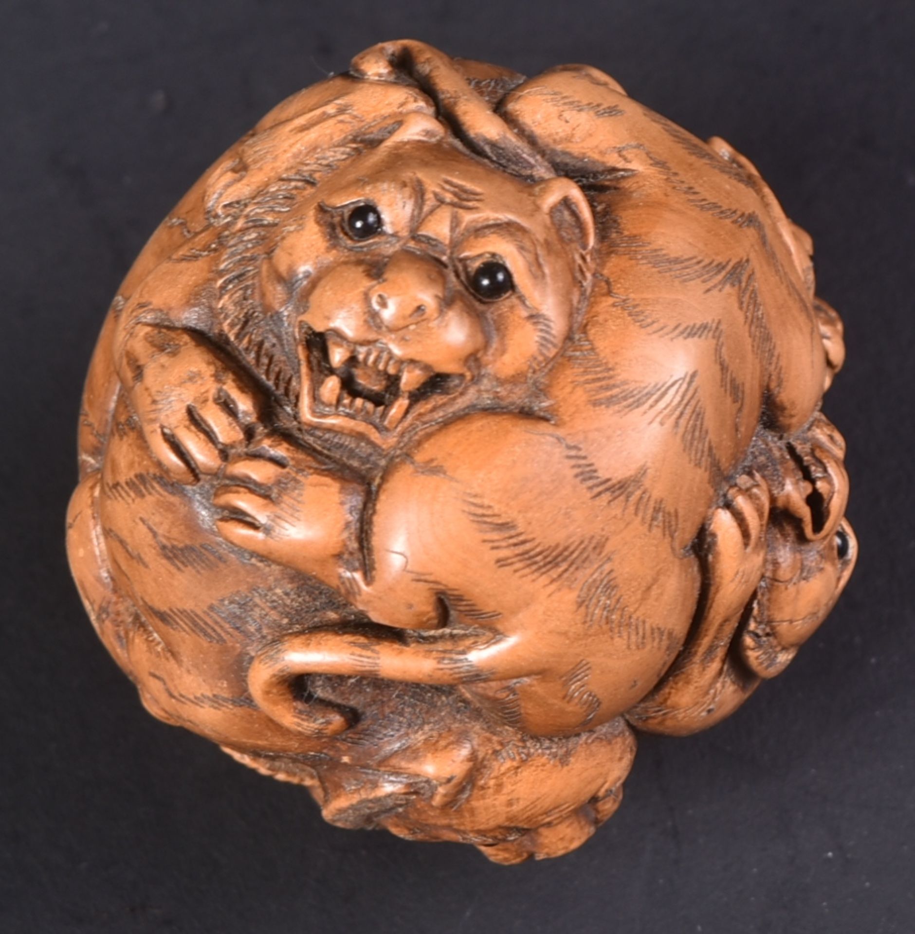 EARLY 20TH CENTURY JAPANESE CARVED TIGER NETSUKE - Bild 5 aus 5