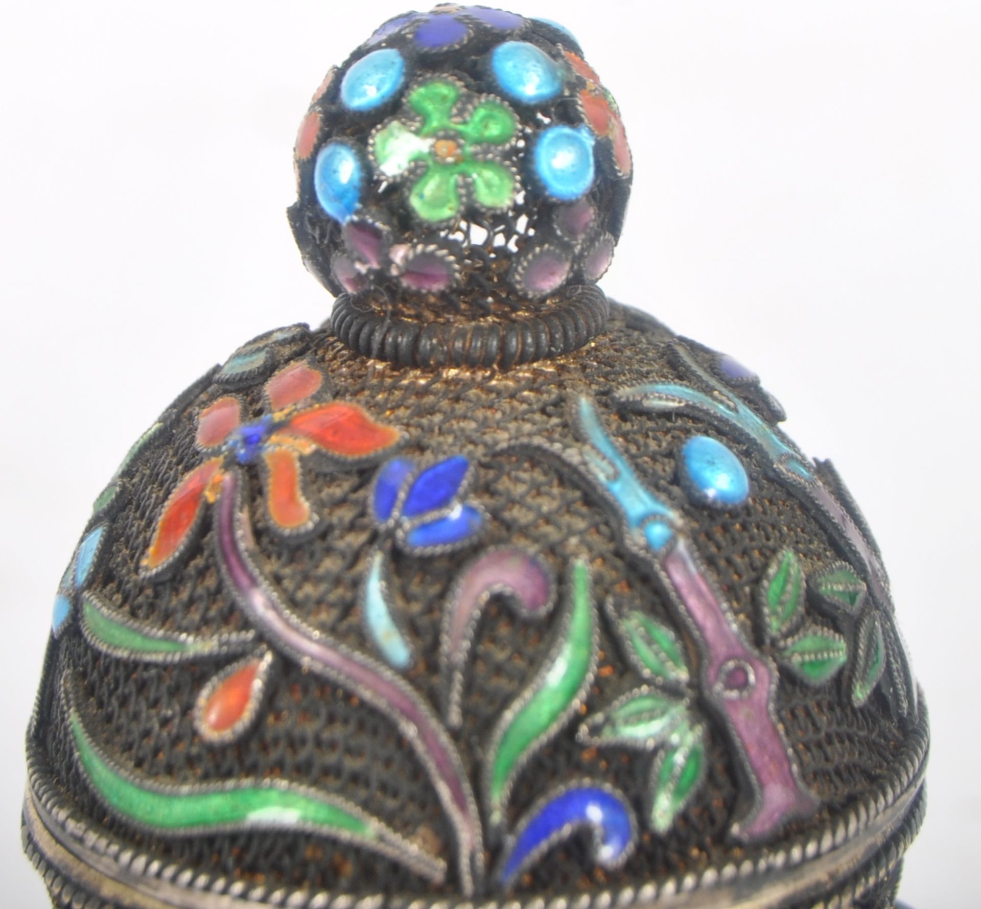 19TH CENTURY CHINESE / JAPANESE SILVER CLOISONNE POT - Bild 4 aus 6