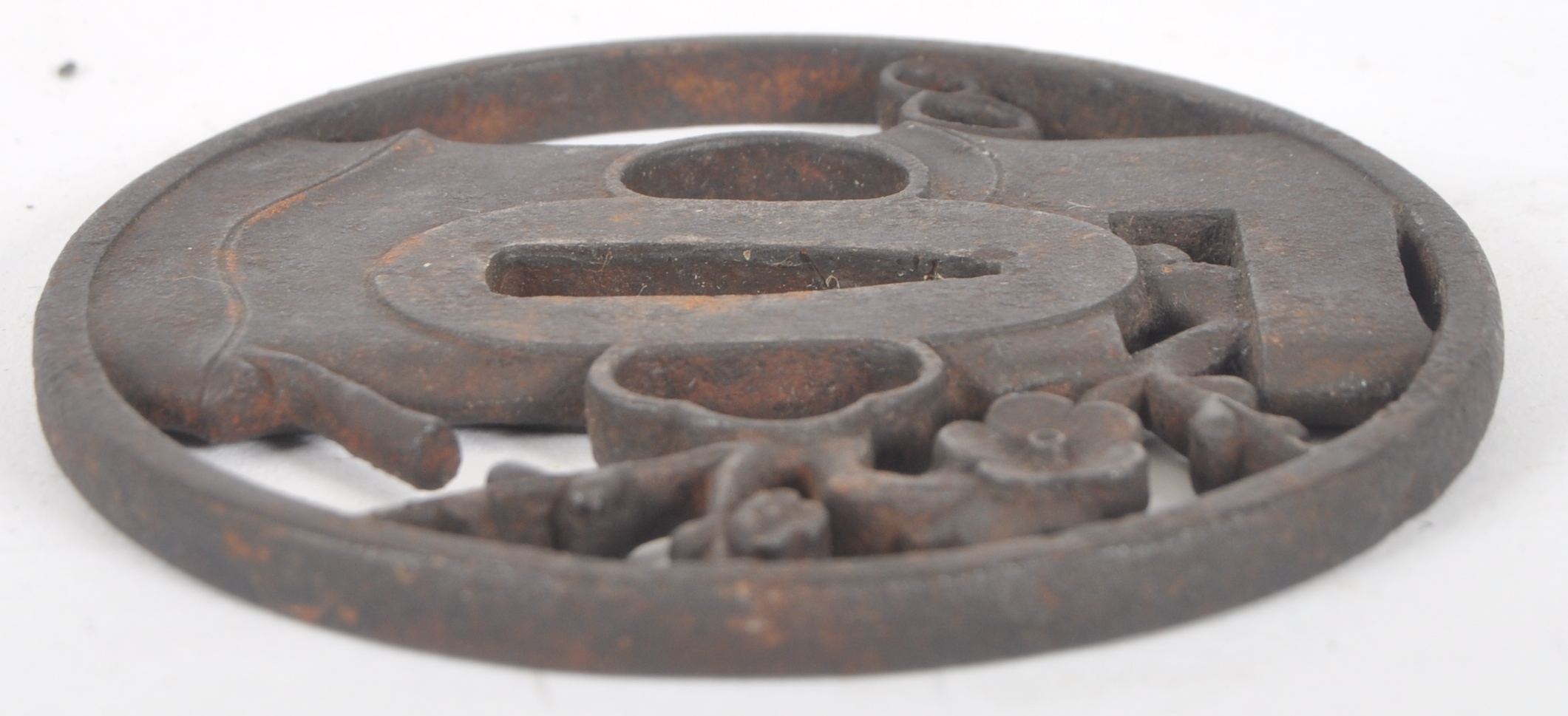 18TH CENTURY JAPANESE IRON TSUBA - Image 3 of 3