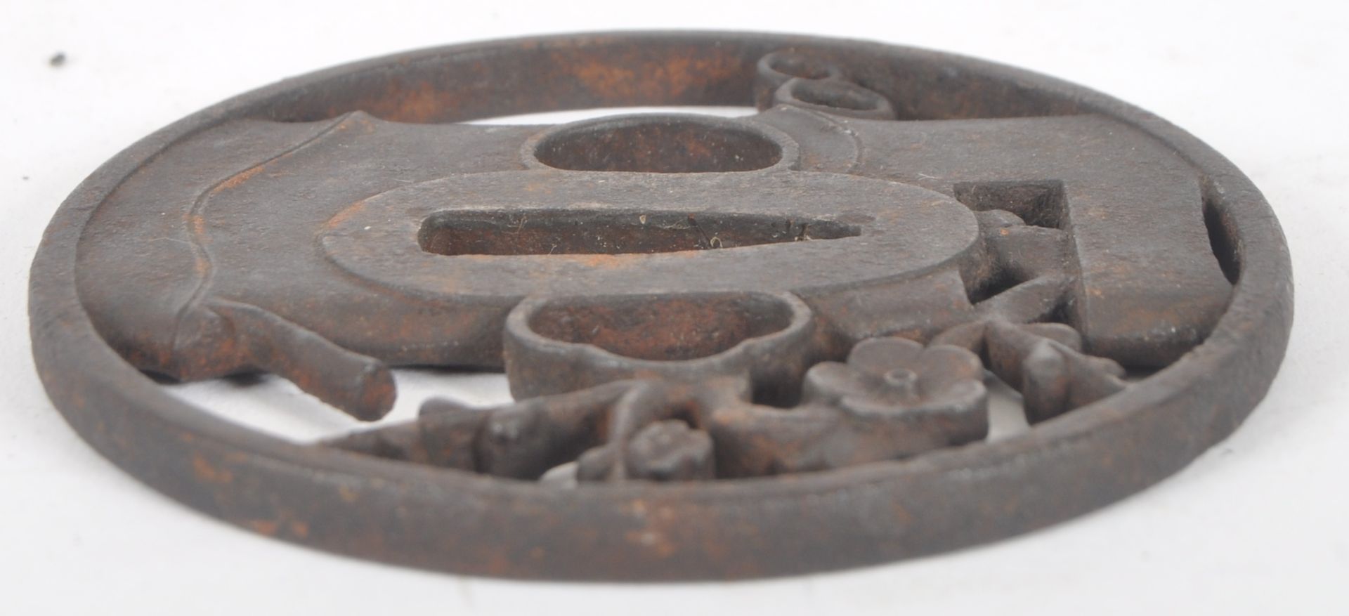 18TH CENTURY JAPANESE IRON TSUBA - Bild 3 aus 3