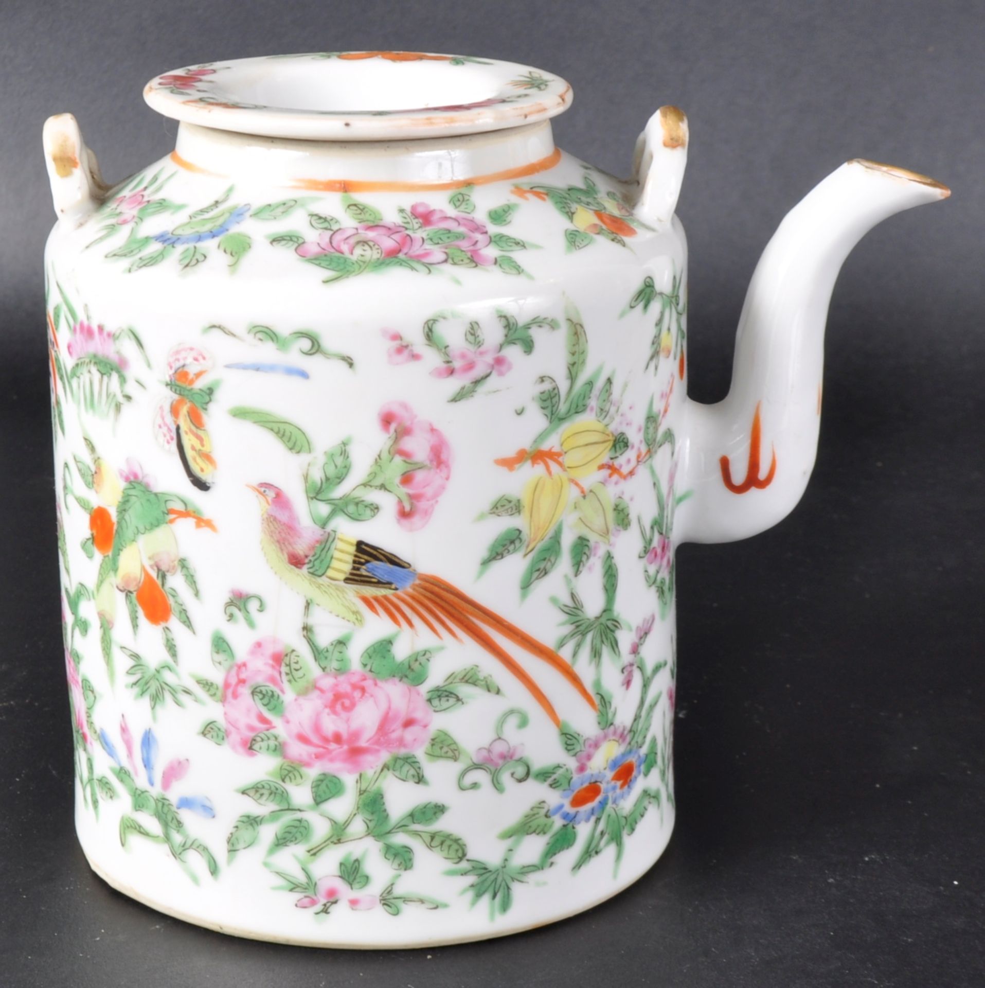 19TH CENTURY CHINESE CANTONESE FAMILLE ROSE TEAPOT - Bild 2 aus 5