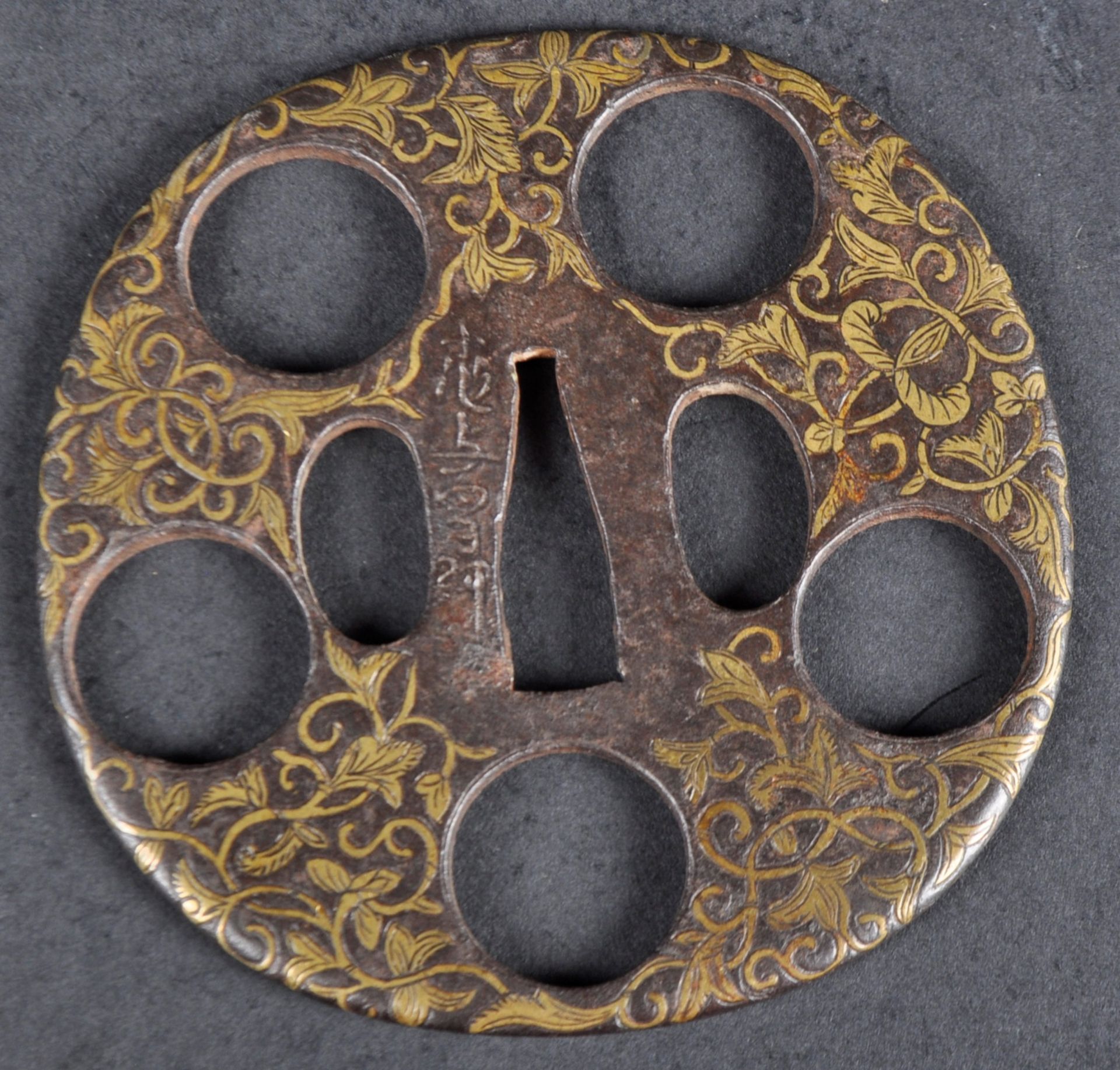 17TH CENTURY JAPANESE kOIKE yOSHIRO IRON TSUBA - Image 2 of 6