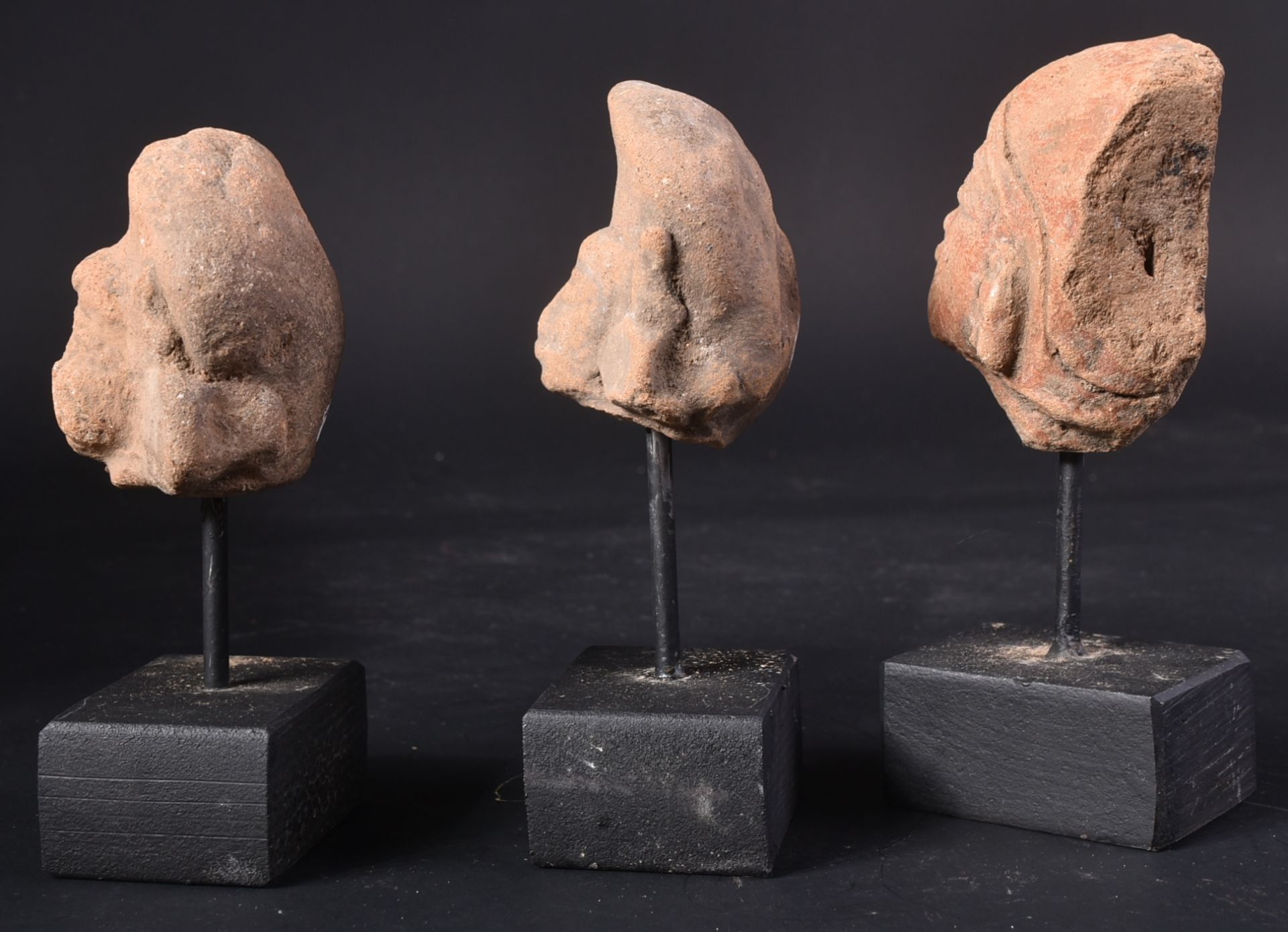 THREE 14TH CENTURY JAVASENE EARLY POTTERY HEADS - Image 5 of 5