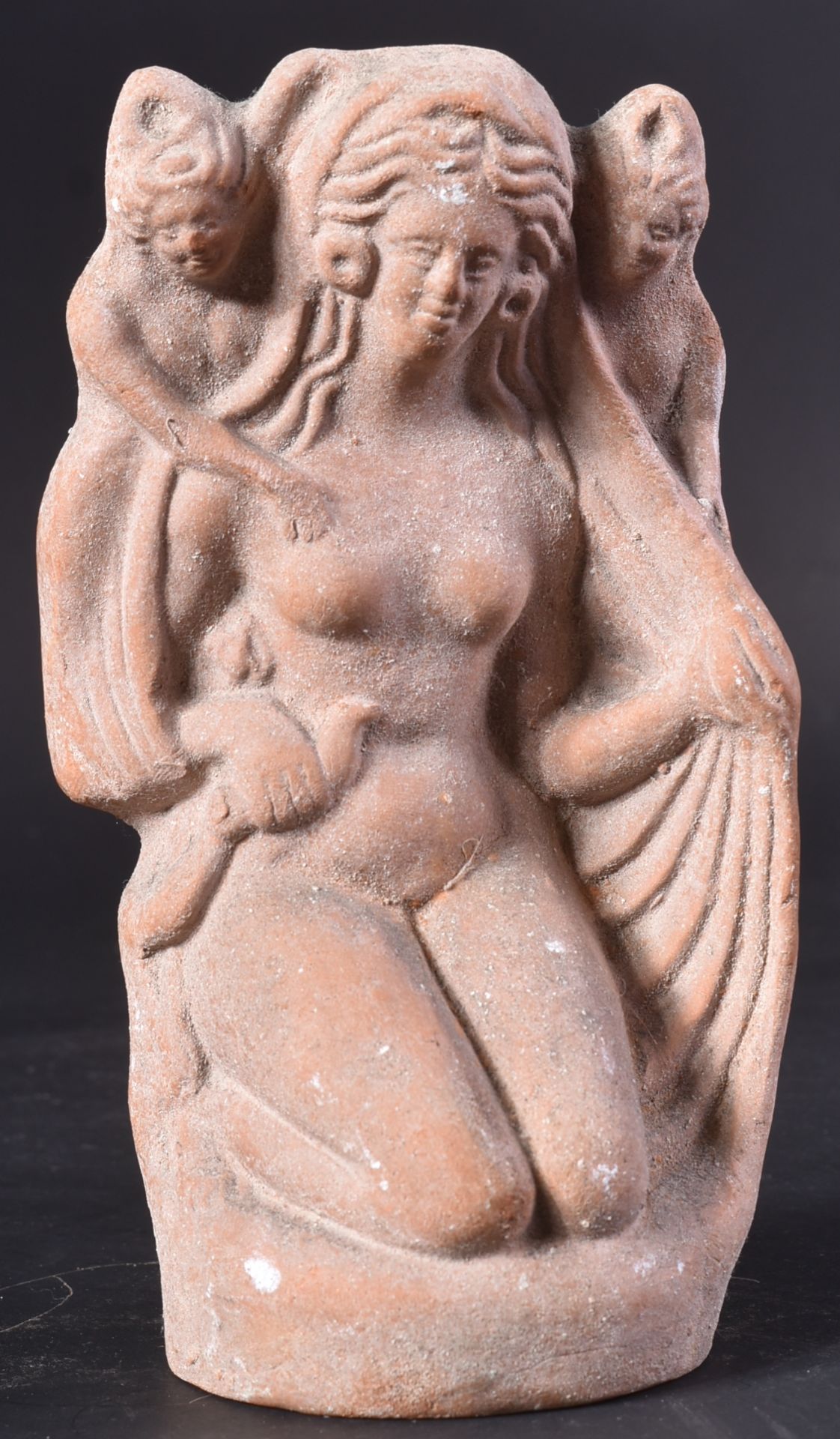 ROMAN TERRACOTTA FIGURINE DEPICTING VENUS