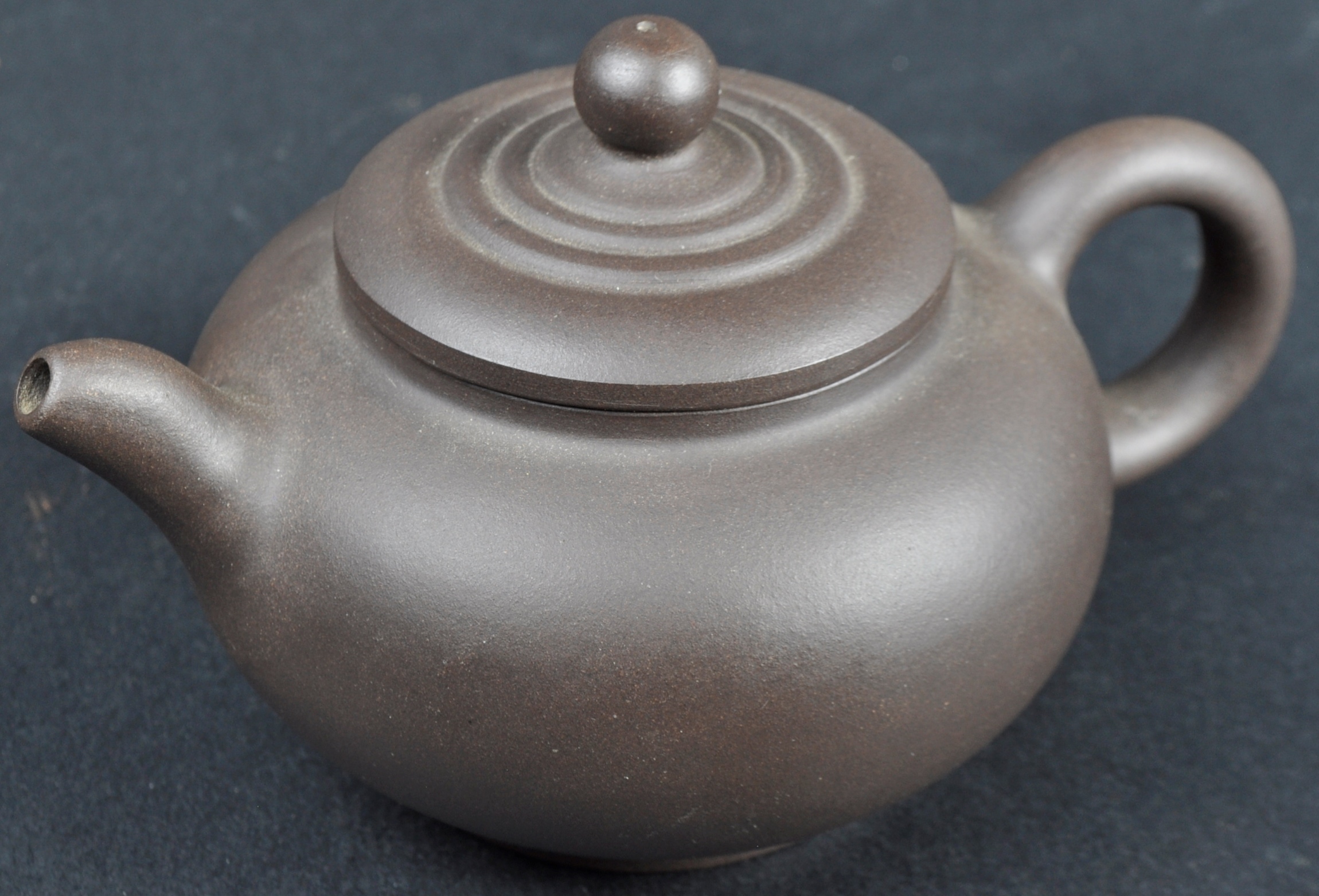 EARLY 20TH CENTURY CHINESE YIXING TEAPOT - Image 2 of 6