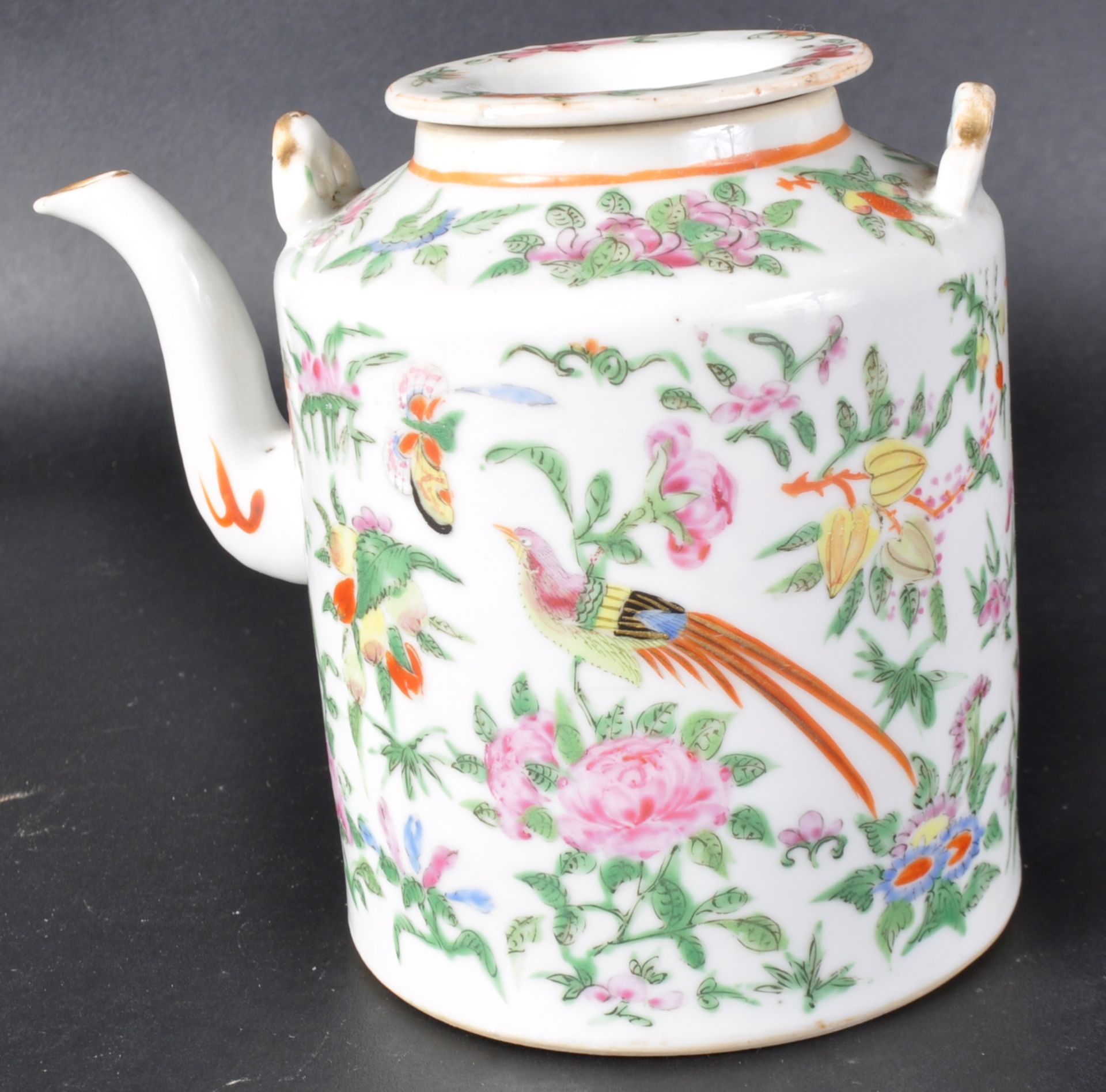 19TH CENTURY CHINESE CANTONESE FAMILLE ROSE TEAPOT - Image 4 of 5