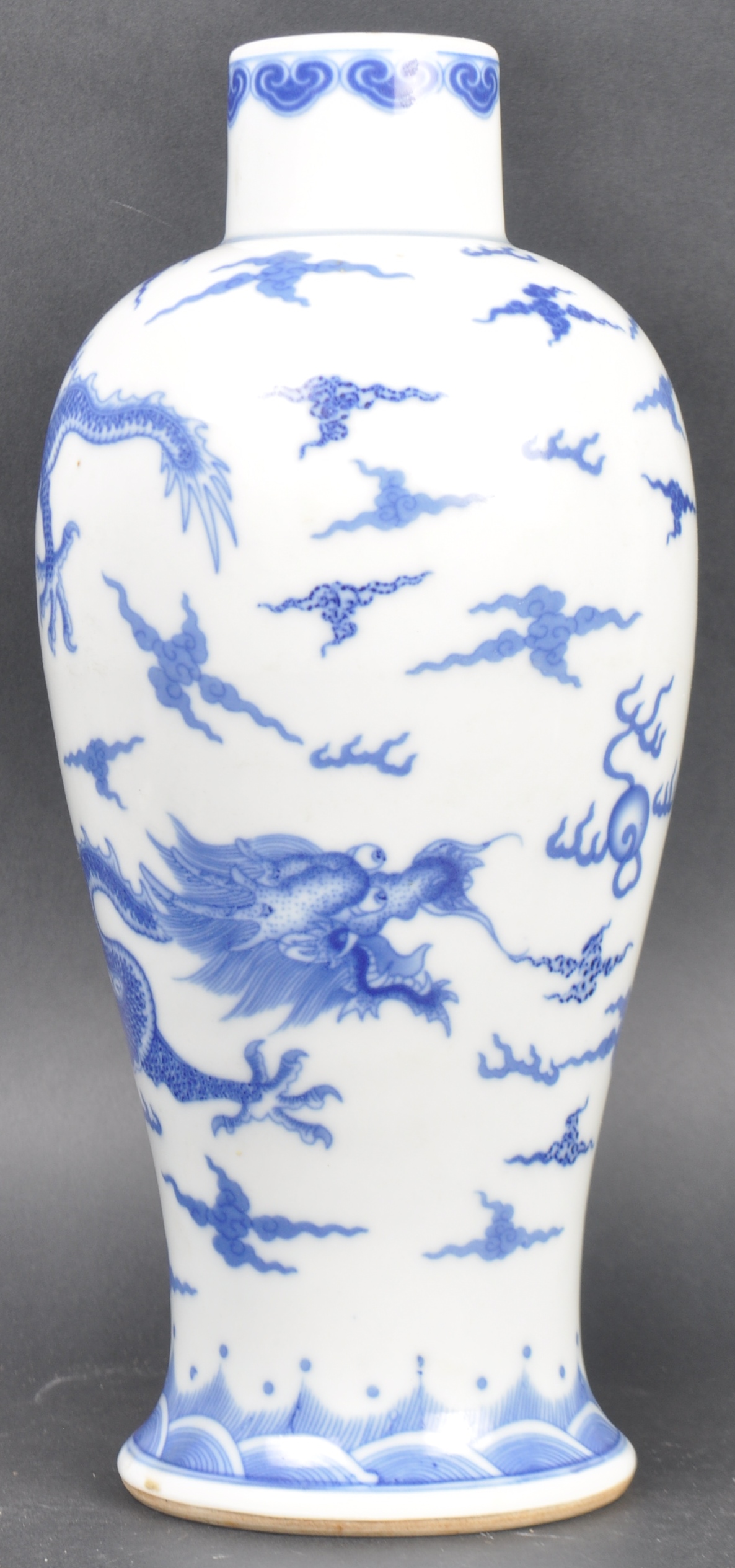 19TH CENTURY CHINESE KANGXI MARK DRAGON VASE