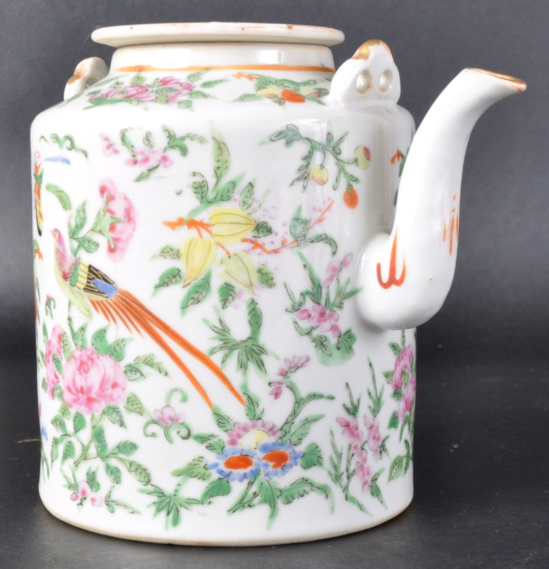 19TH CENTURY CHINESE CANTONESE FAMILLE ROSE TEAPOT