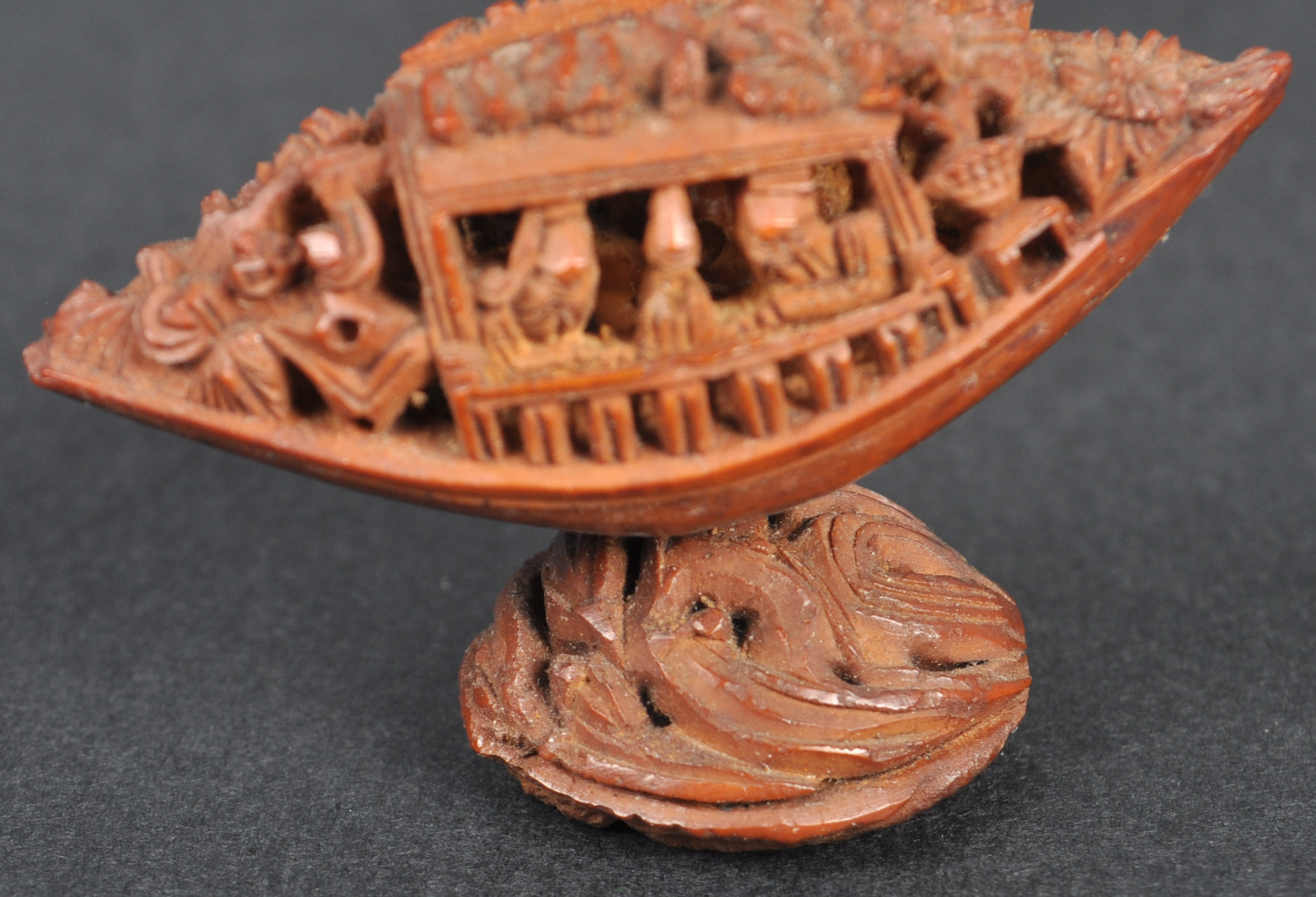 TWO 19TH CENTURY CHINESE HAND CARVED HEDIAO NUTS - Image 6 of 9